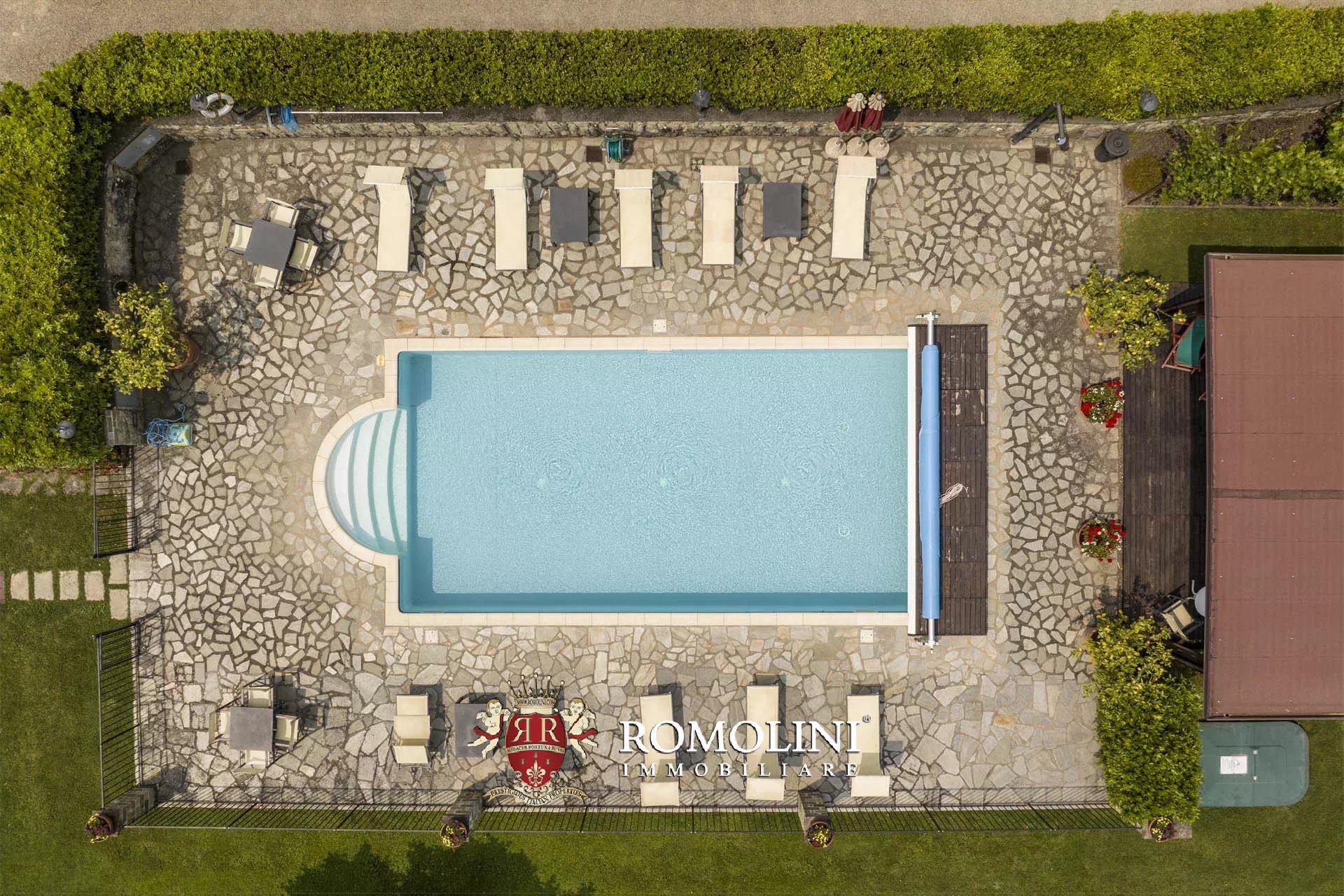 6 Bedroom Villa/Townhouse's Image 3