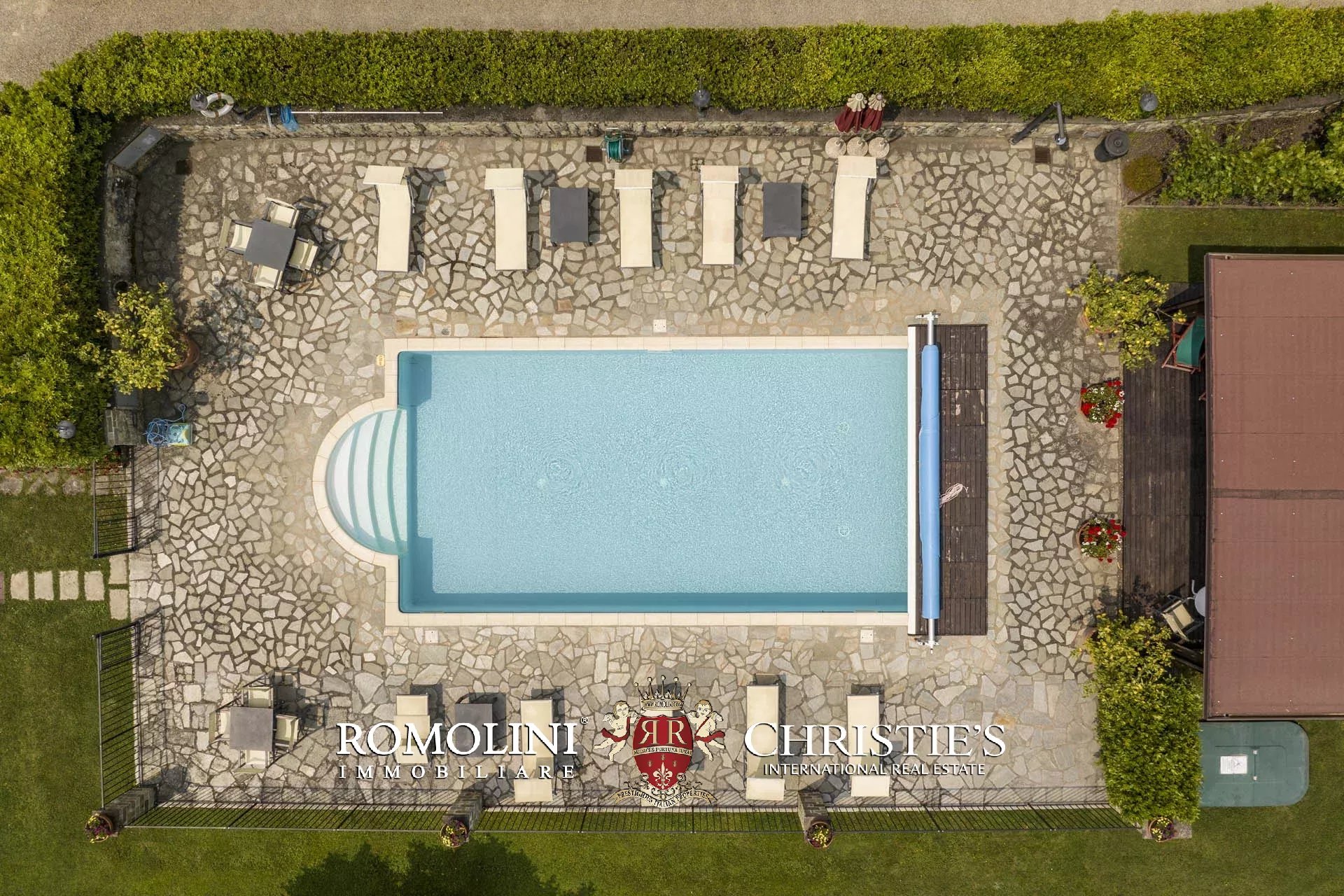 6 Bedroom Villa/Townhouse's Image 3