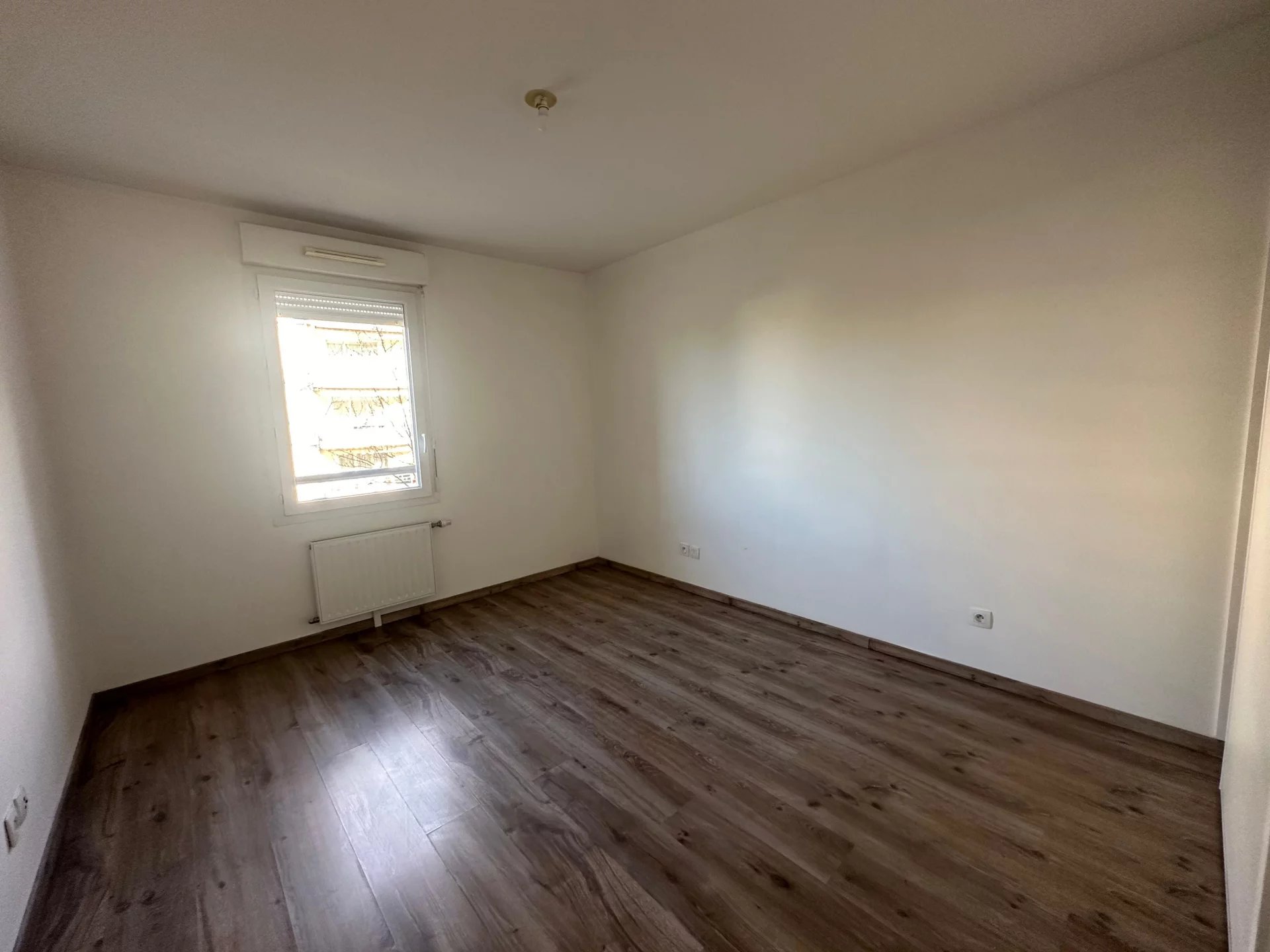 480838 Location Décines-Charpieu