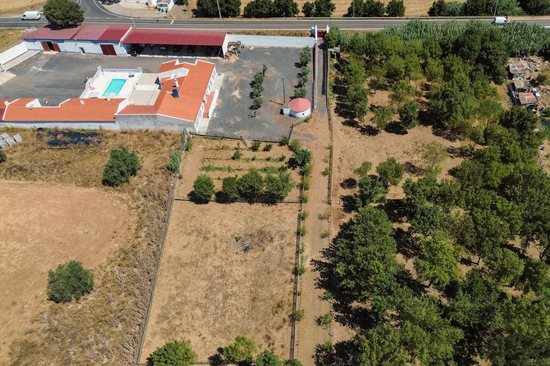 Luxury Equestrian Property + Guest House 85992157 image 3