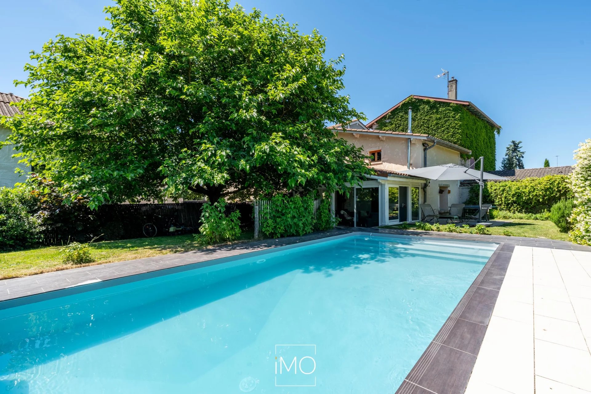 Belle maison familiale de 213 m² entièrement rénovée à Quincieux