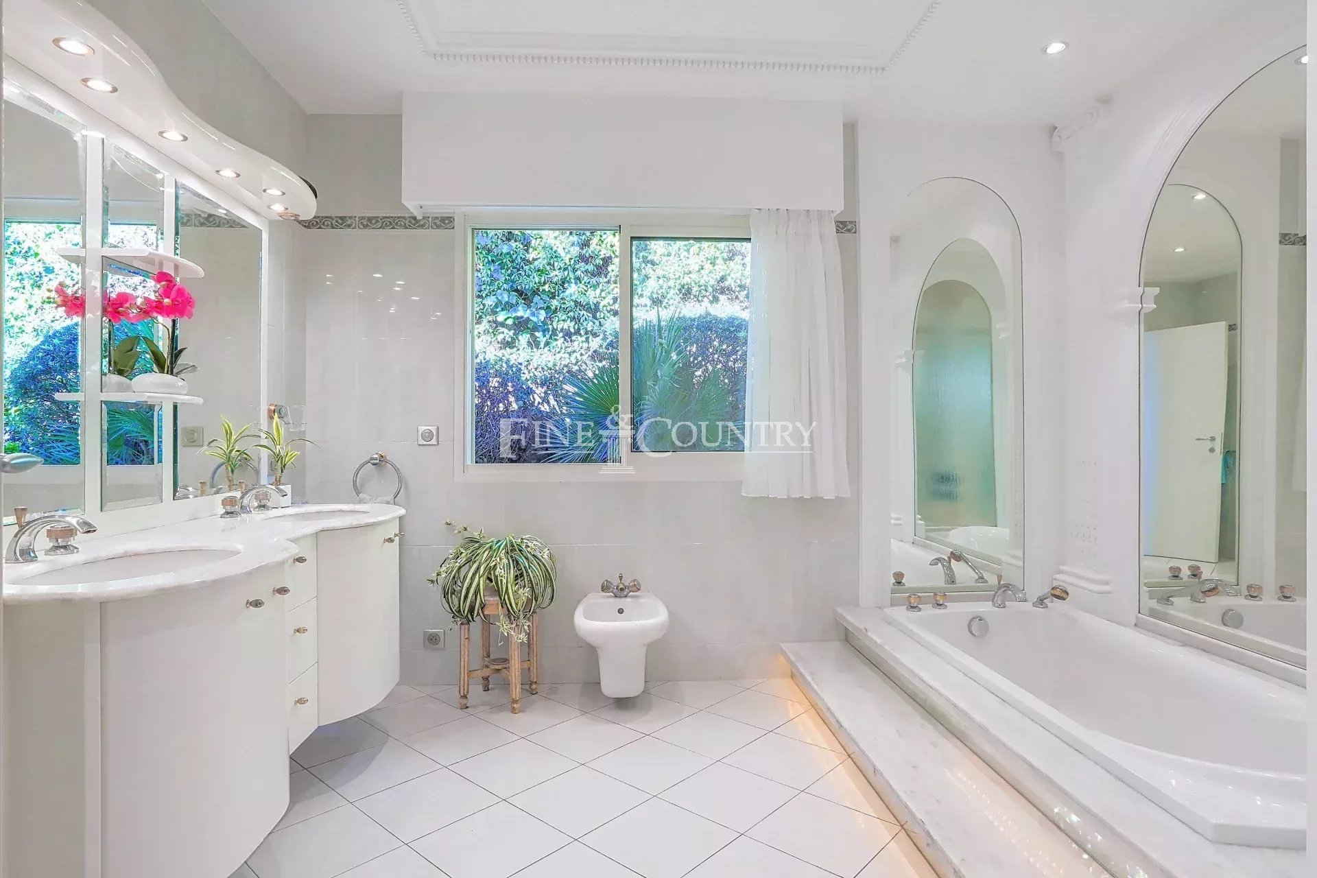 Photo of Villa for sale in Théoule-sur-Mer with panoramic sea view