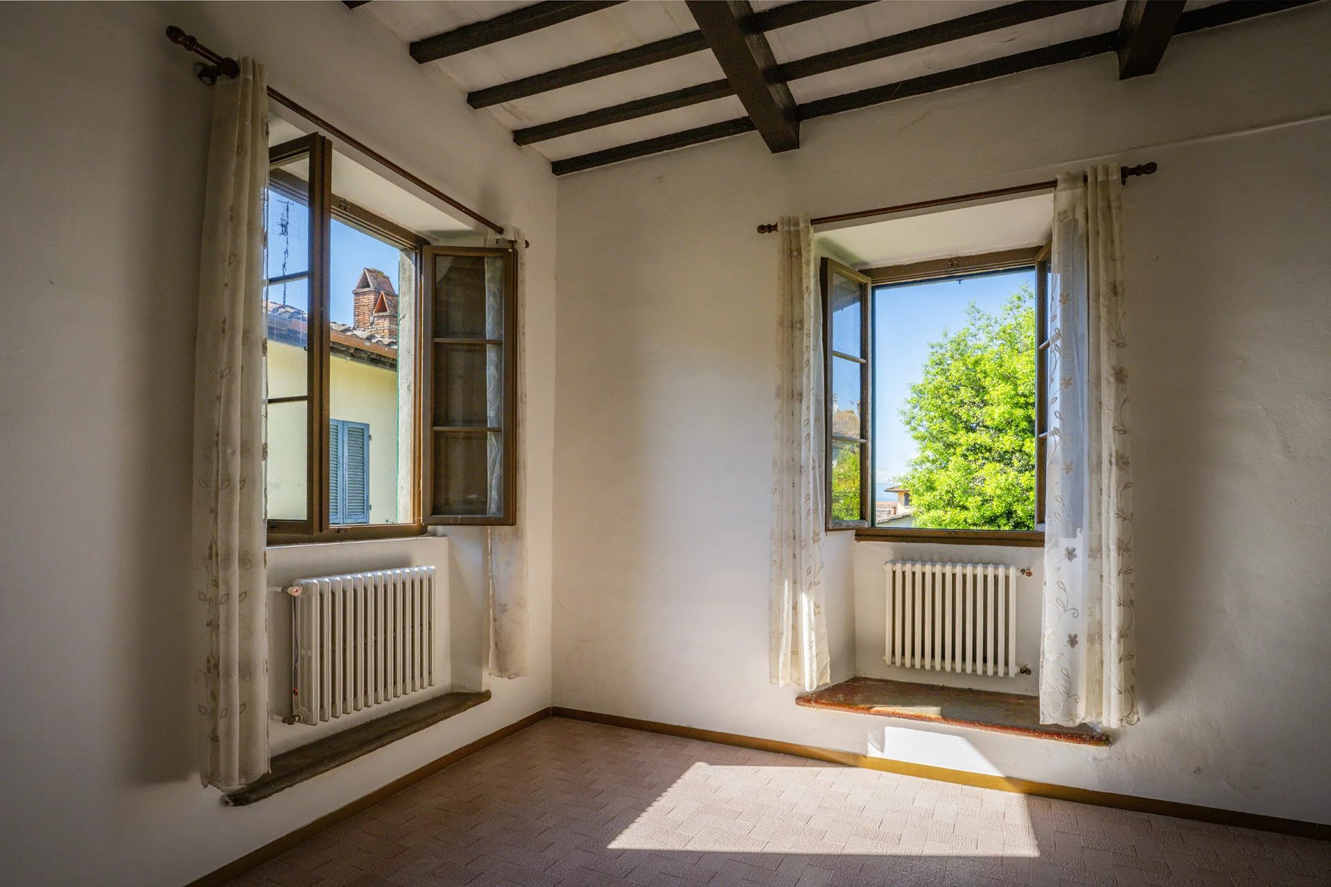 APPARTAMENTO CON TERRAZZA IN VENDITA NEL CENTRO STORICO DI SANSEPOLCRO, TOSCANA