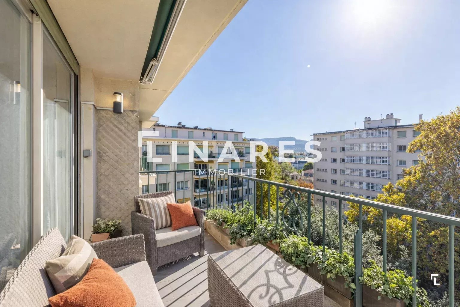 LEVEL MOOD - Appartement dernier étage T3 de 75 m2 avec balcon - 13008 Carré d'Or