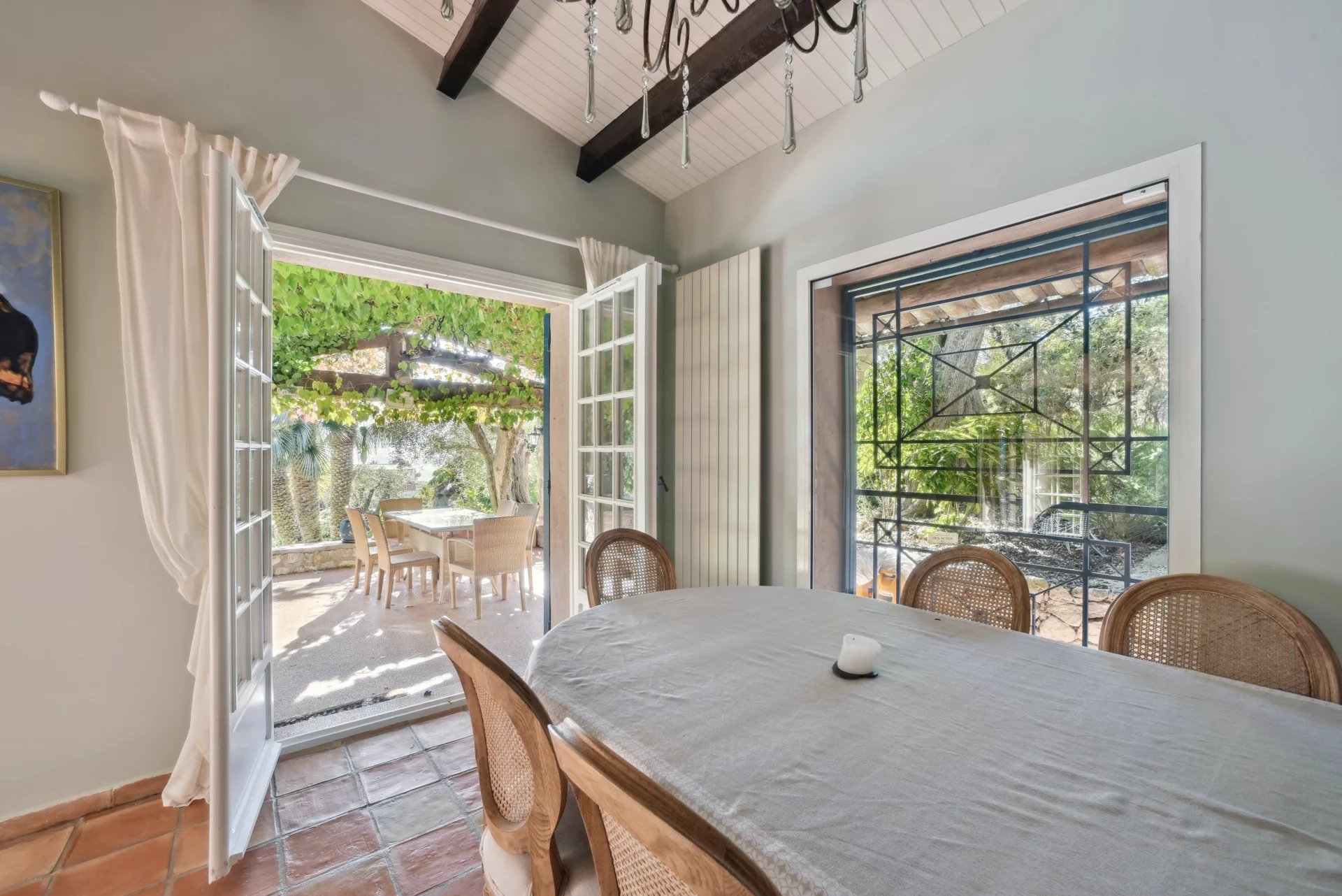 Charming Riviera villa with pool and sea view glimpsese