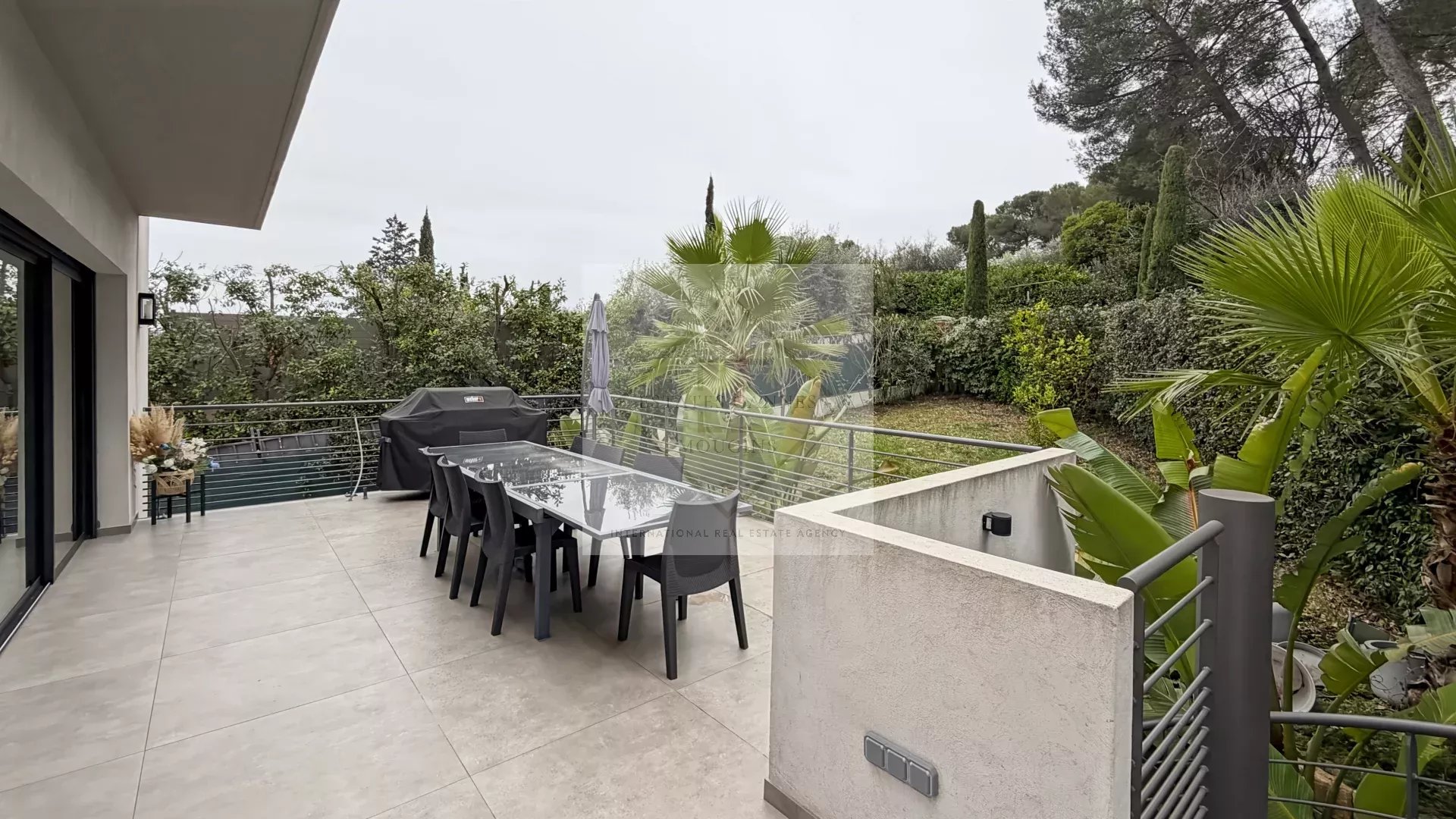 Villa moderne – vue collines, proche Cannes — photo 23