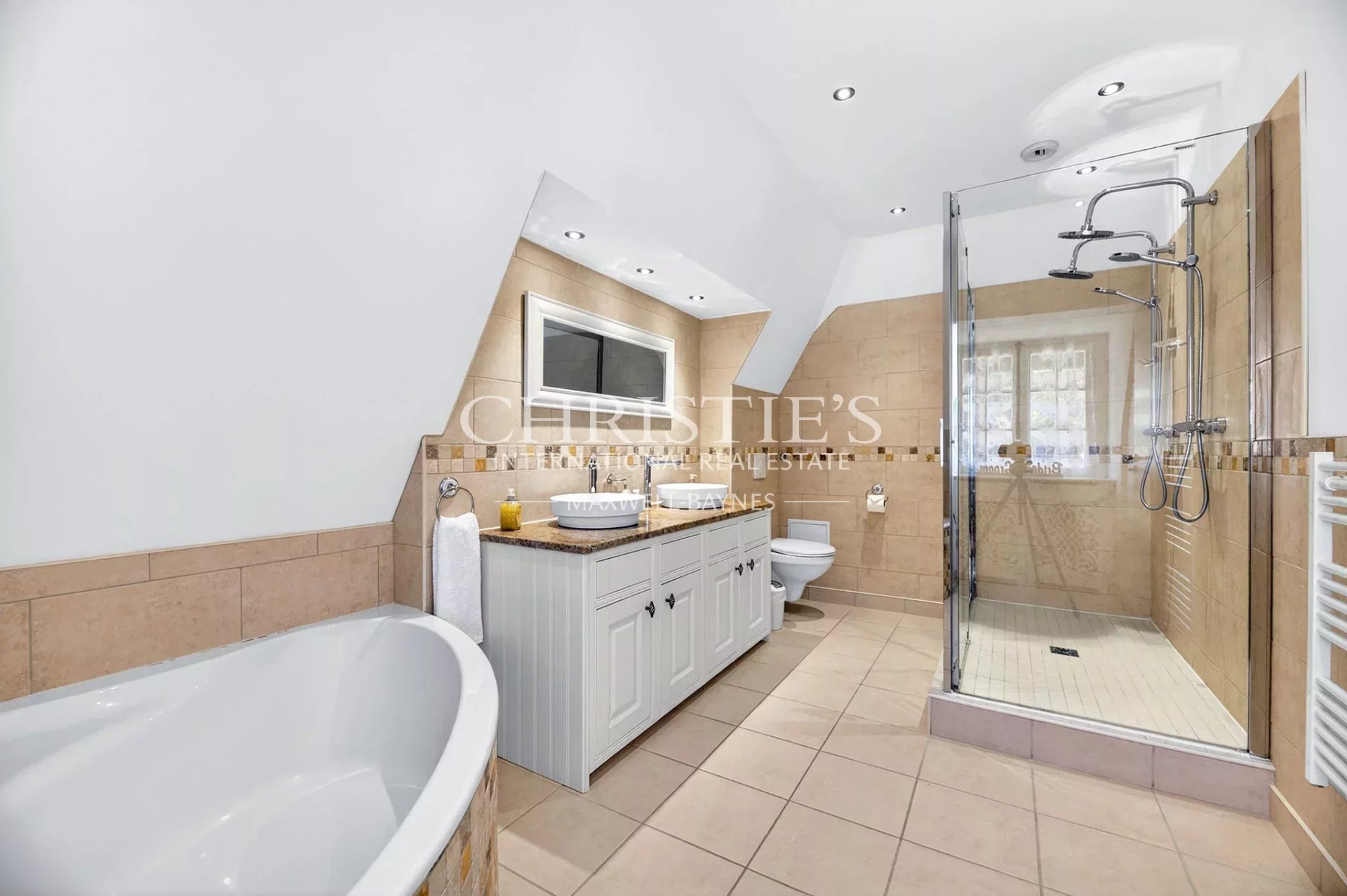 38 Bedroom Chateau's Image 78