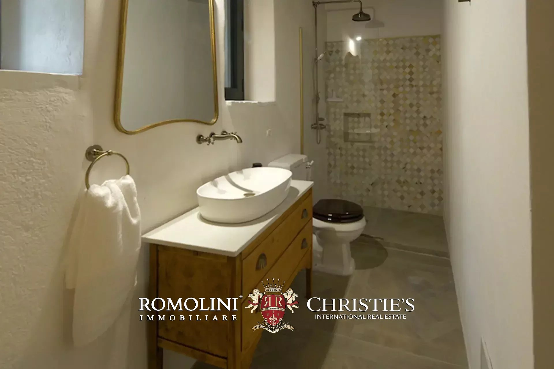  FINELY RESTORED RURAL COMPLEX FOR SALE IN UMBERTIDE UMBRIA