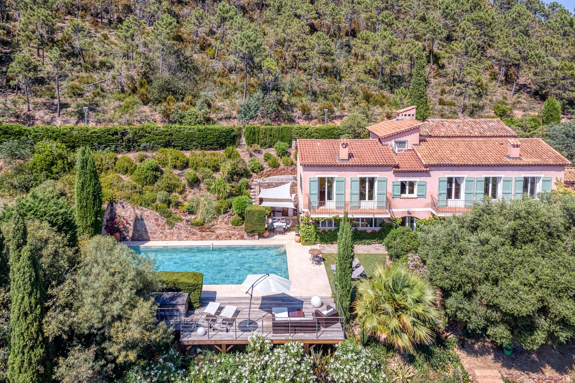 THÉOULE SUR MER - VILLA PROVENÇALE AVEC PISCINE