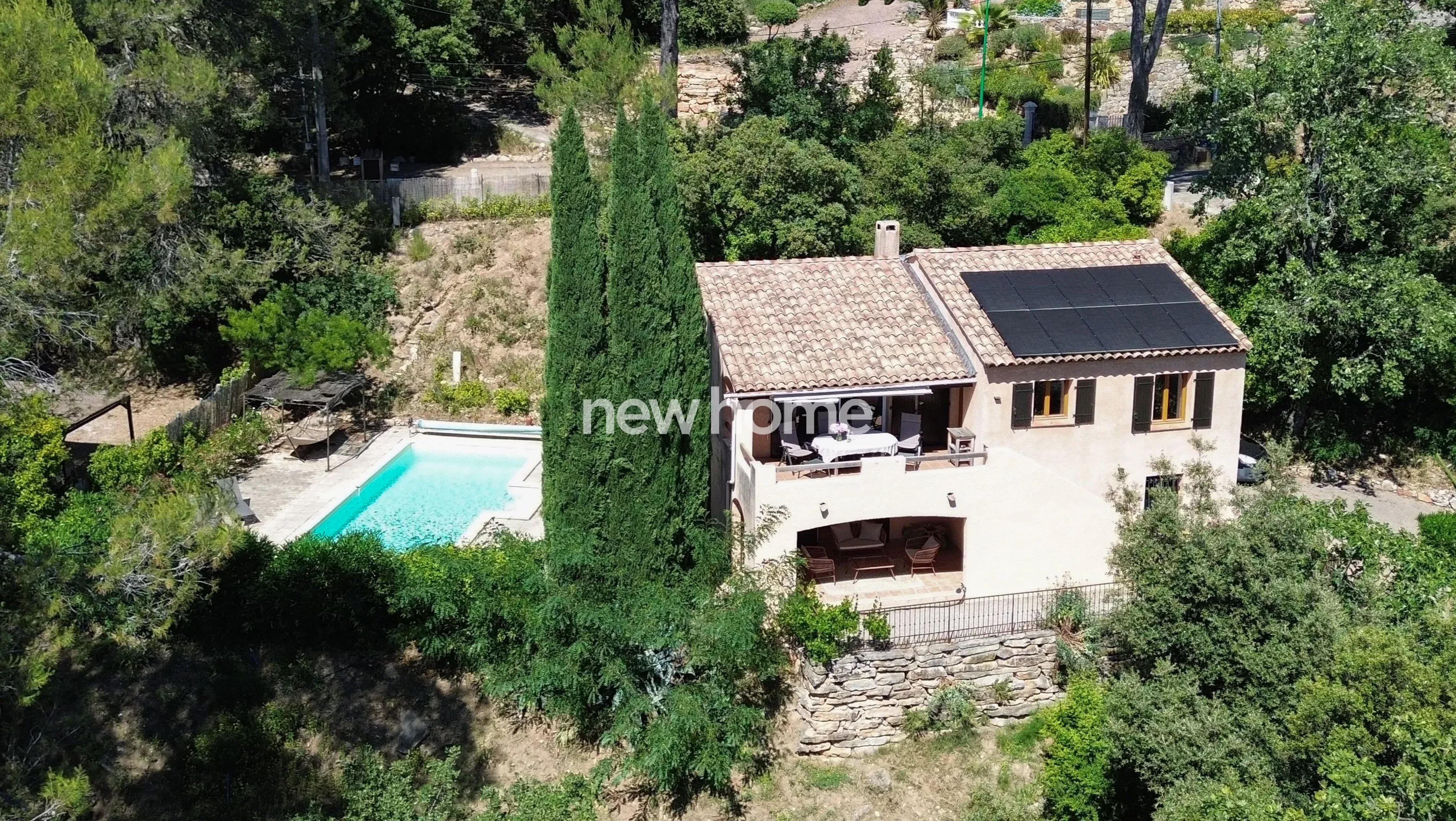 Maison avec piscine et proche des commerces