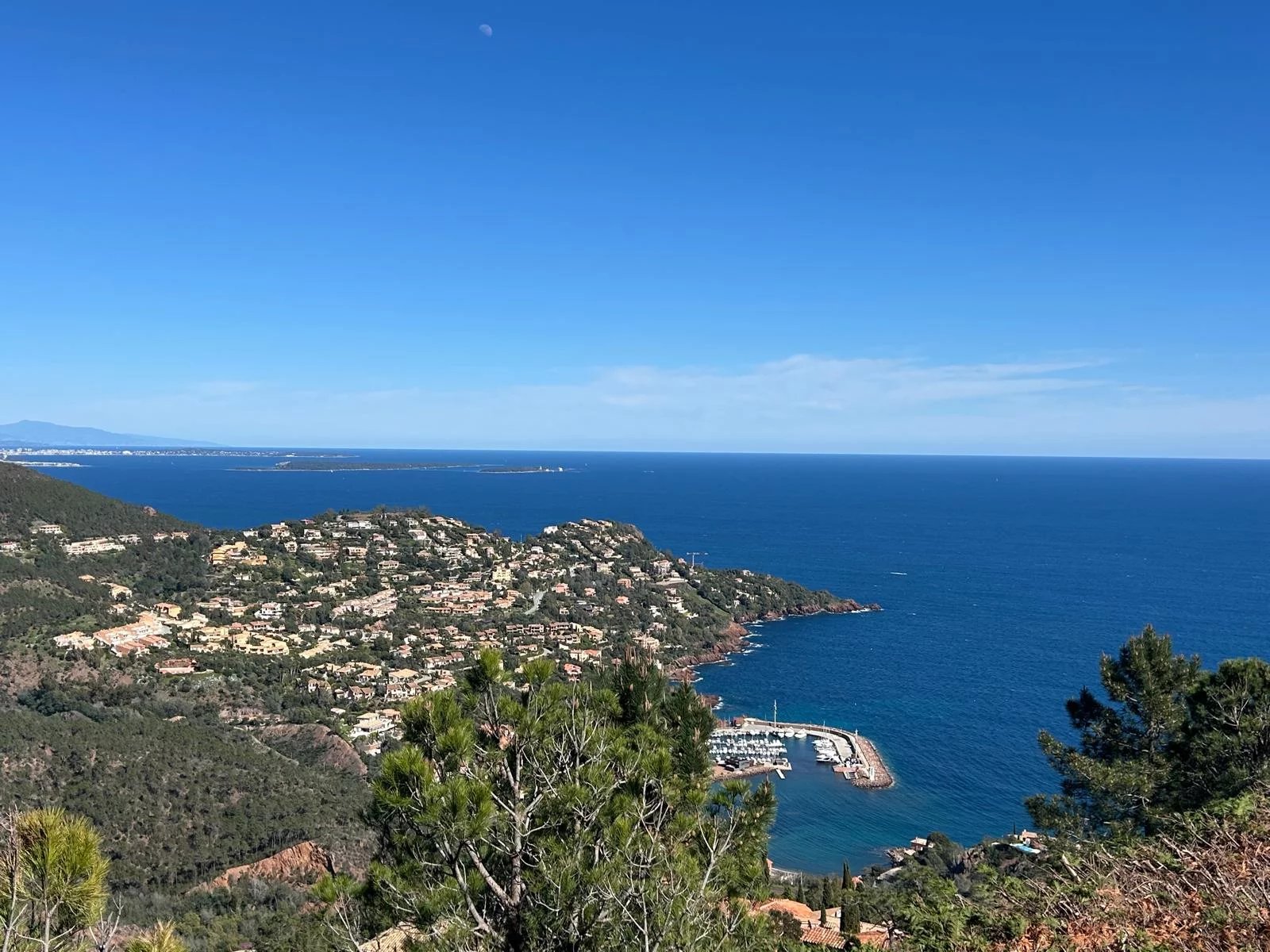 Exceptional property with panoramic sea views