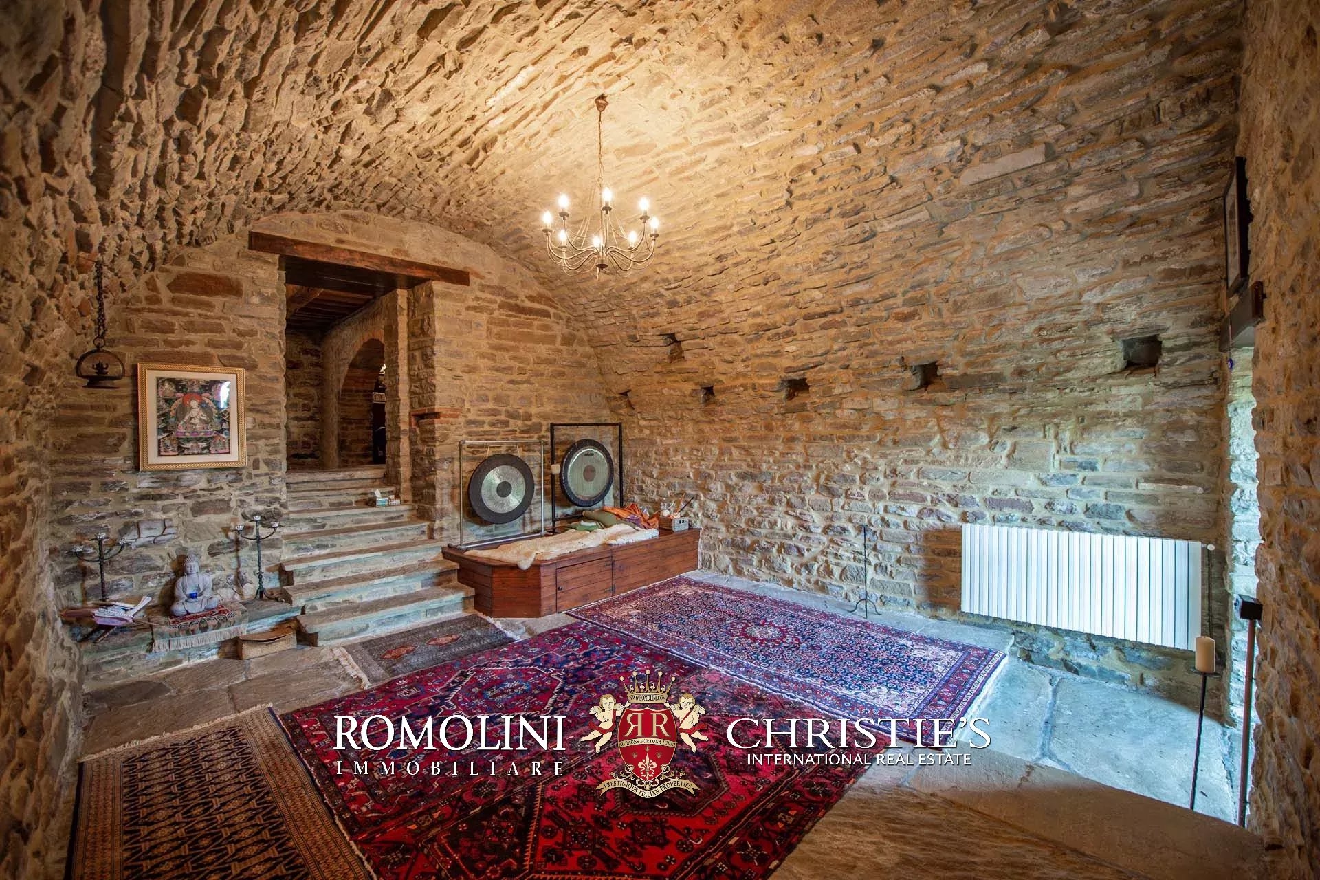 8 Bedroom Villa/Townhouse's Image 37