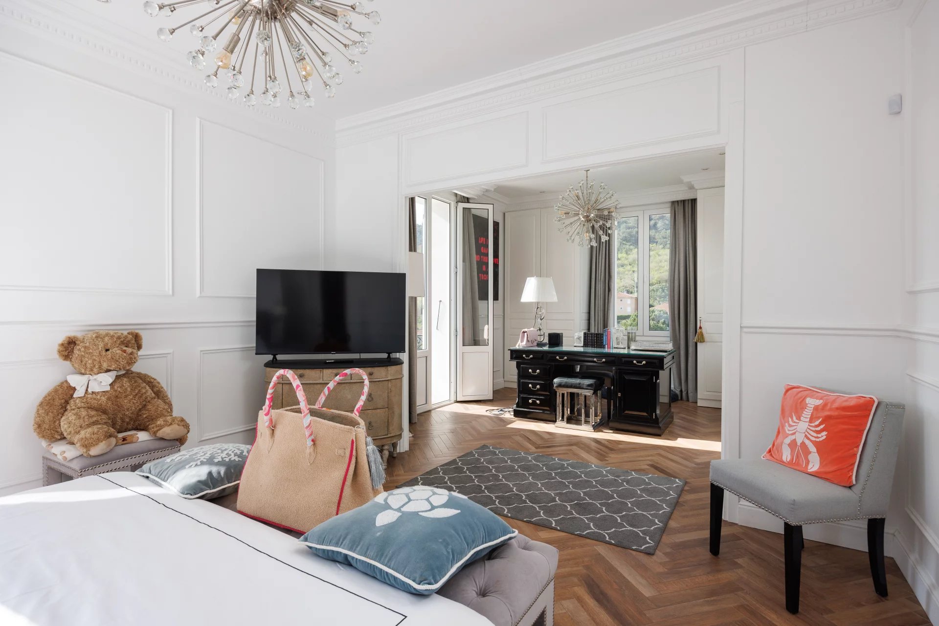 Tastefully renovated villa with guest house and open views