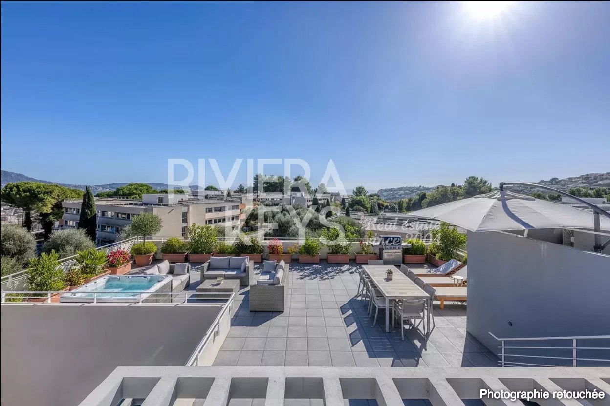 Nizza – Höhenlage: Außergewöhnliche Wohnung mit atemberaubender Aussicht