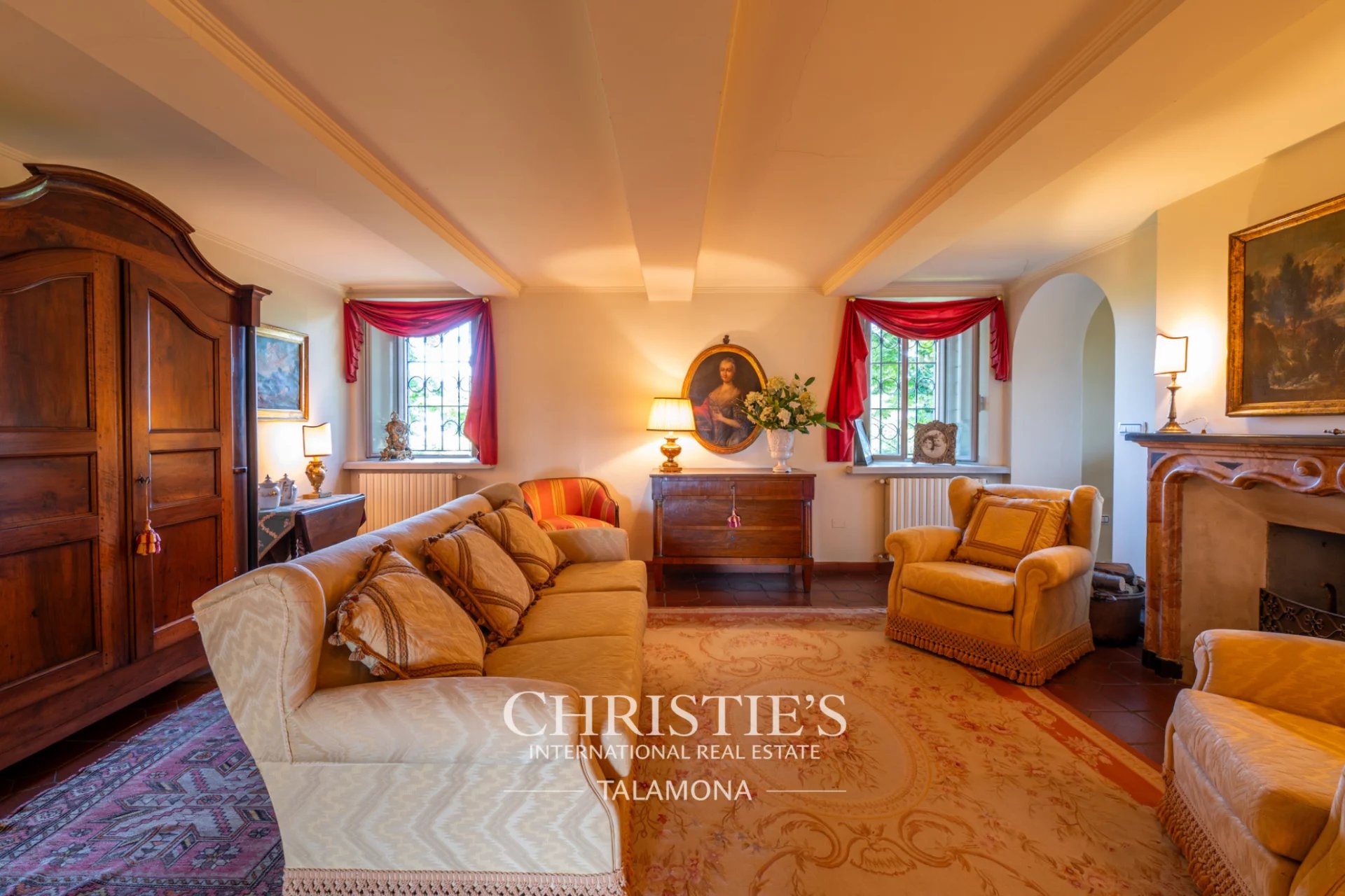 10 Bedroom Villa/Townhouse's Image 46