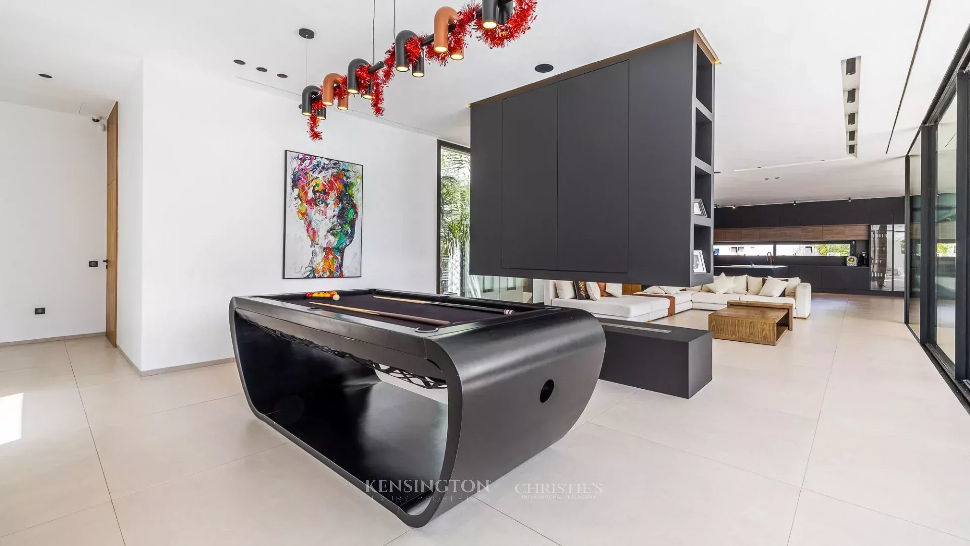 8 Bedroom Villa/Townhouse's Image 38