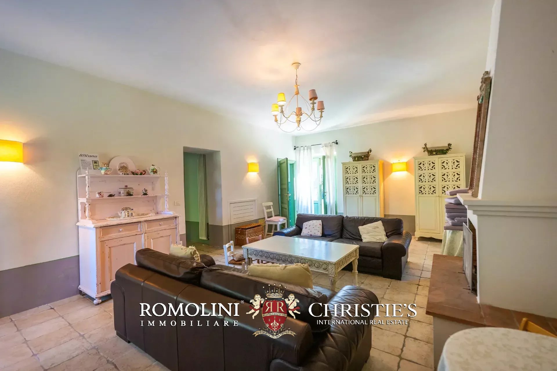 6 Bedroom Villa/Townhouse's Image 25