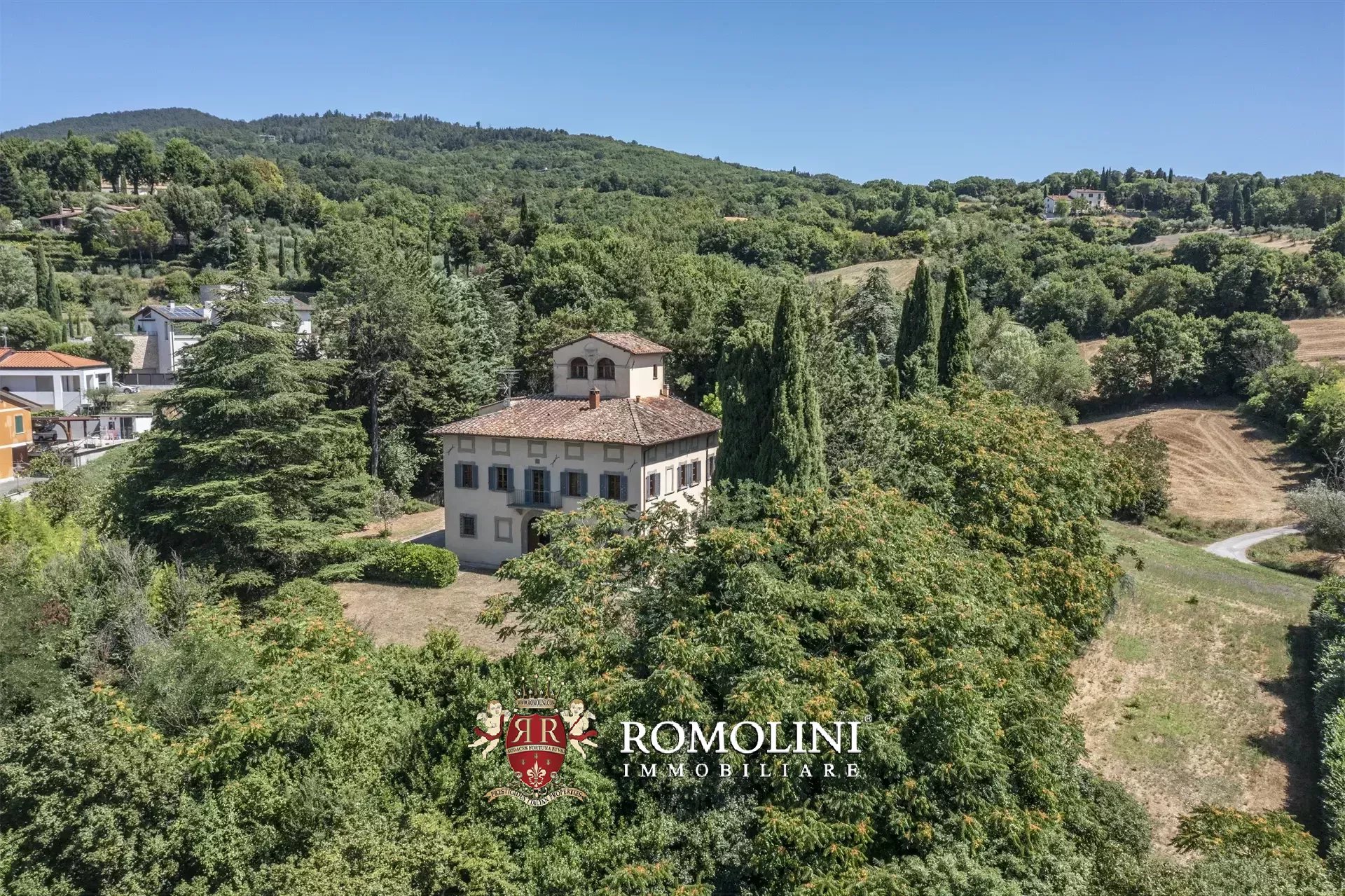 6 Bedroom Villa/Townhouse's Image 5