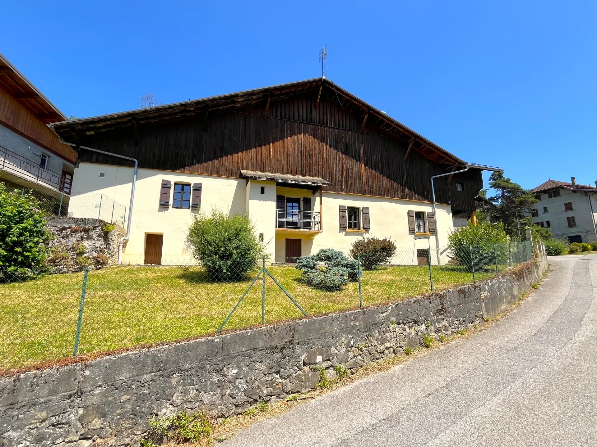 Maison à rénover – Gros potentiel à Châtillon-sur-Cluses