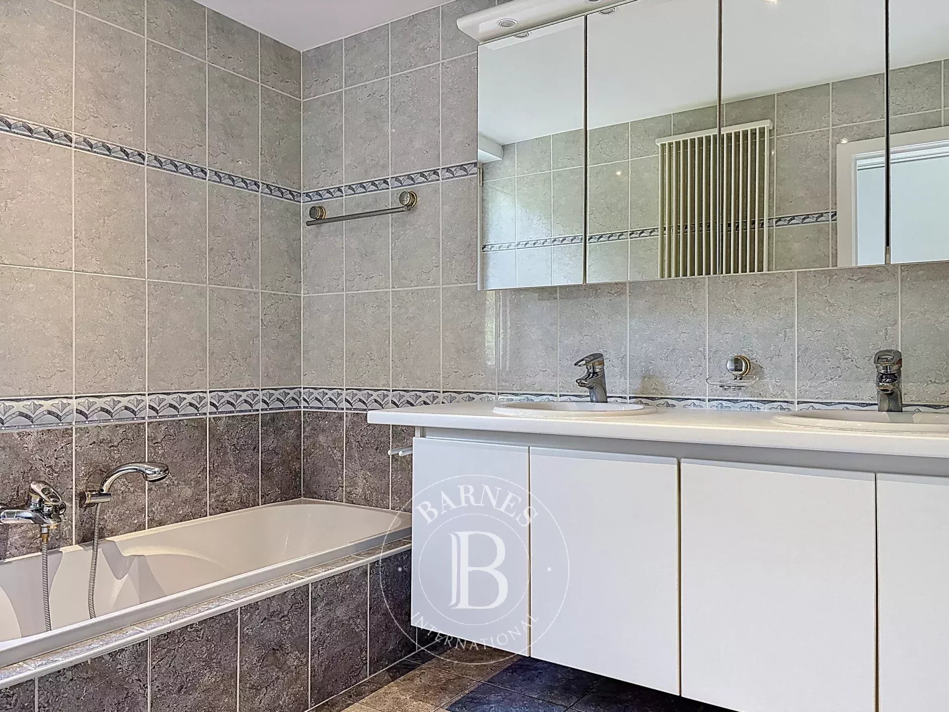 Roosevelt - Apartment 3 bedrooms, 2 bathrooms, terrace, garage