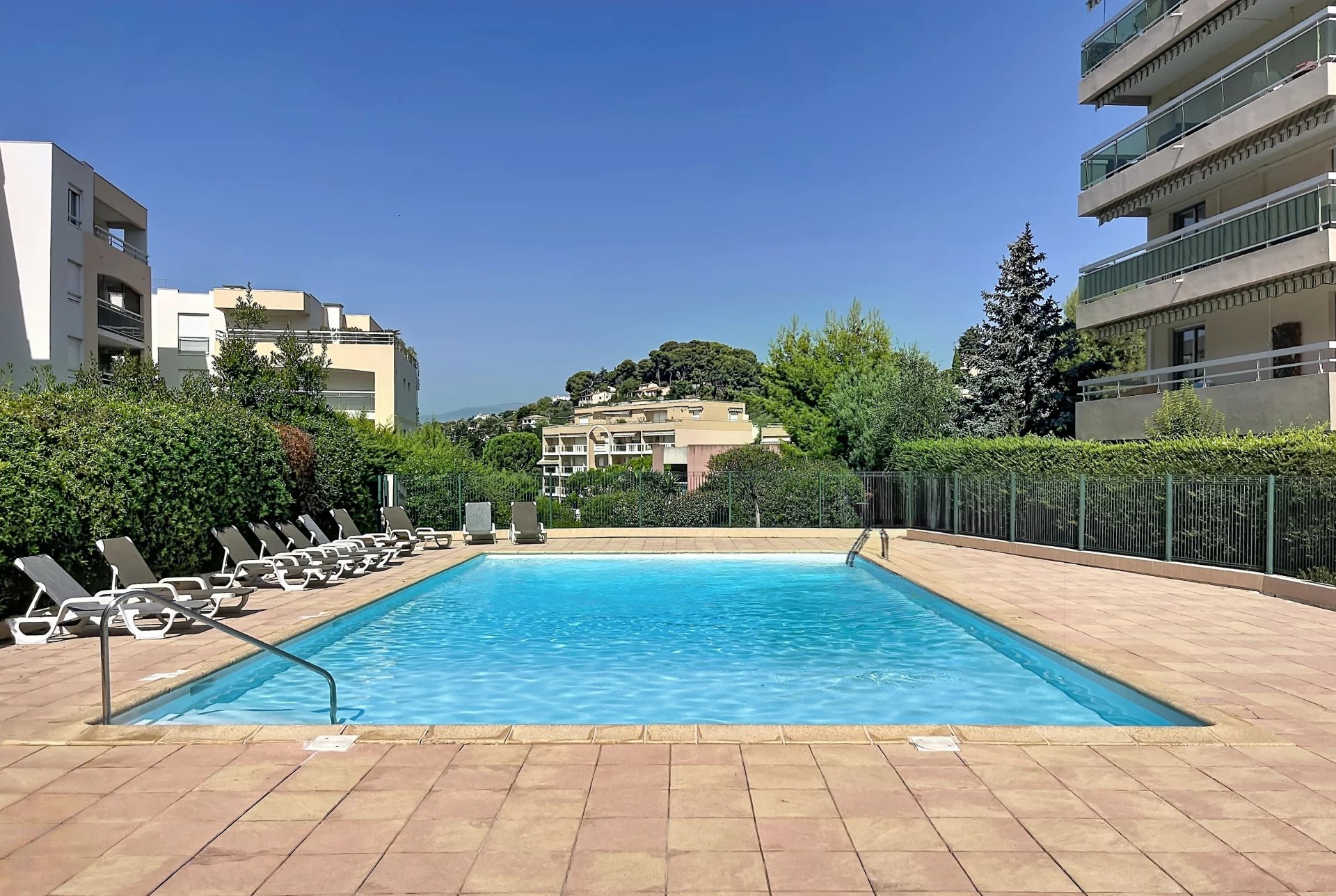 Appt 2 Pièces Lumineux de 43m2 avec terrasse Quartier Plateaux Fleuris St Laurent Du Var