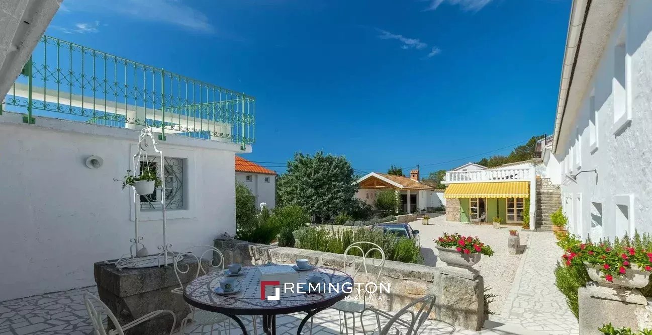 5 Bedroom Villa/Townhouse's Image 12