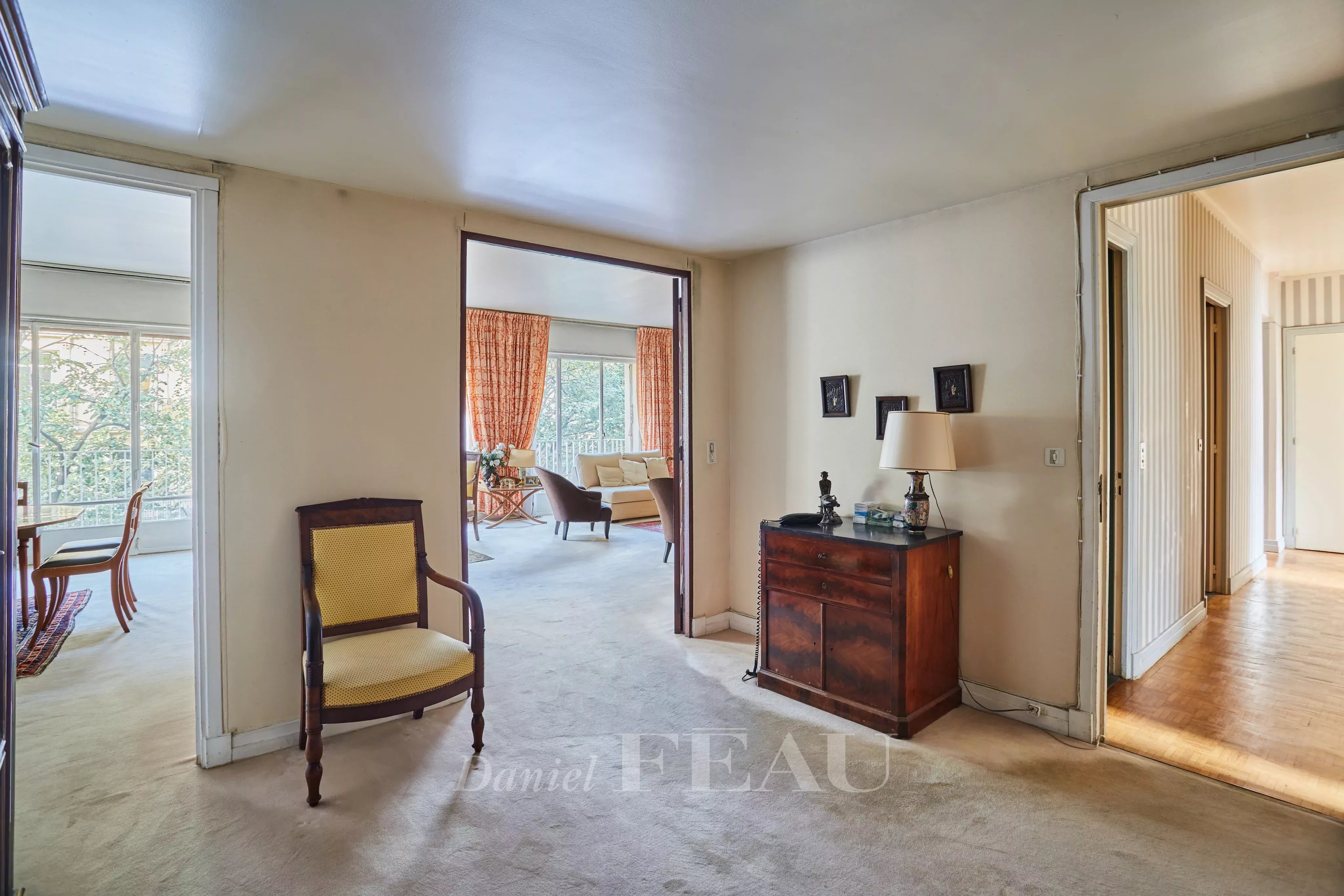 Sale Apartment Paris 16th