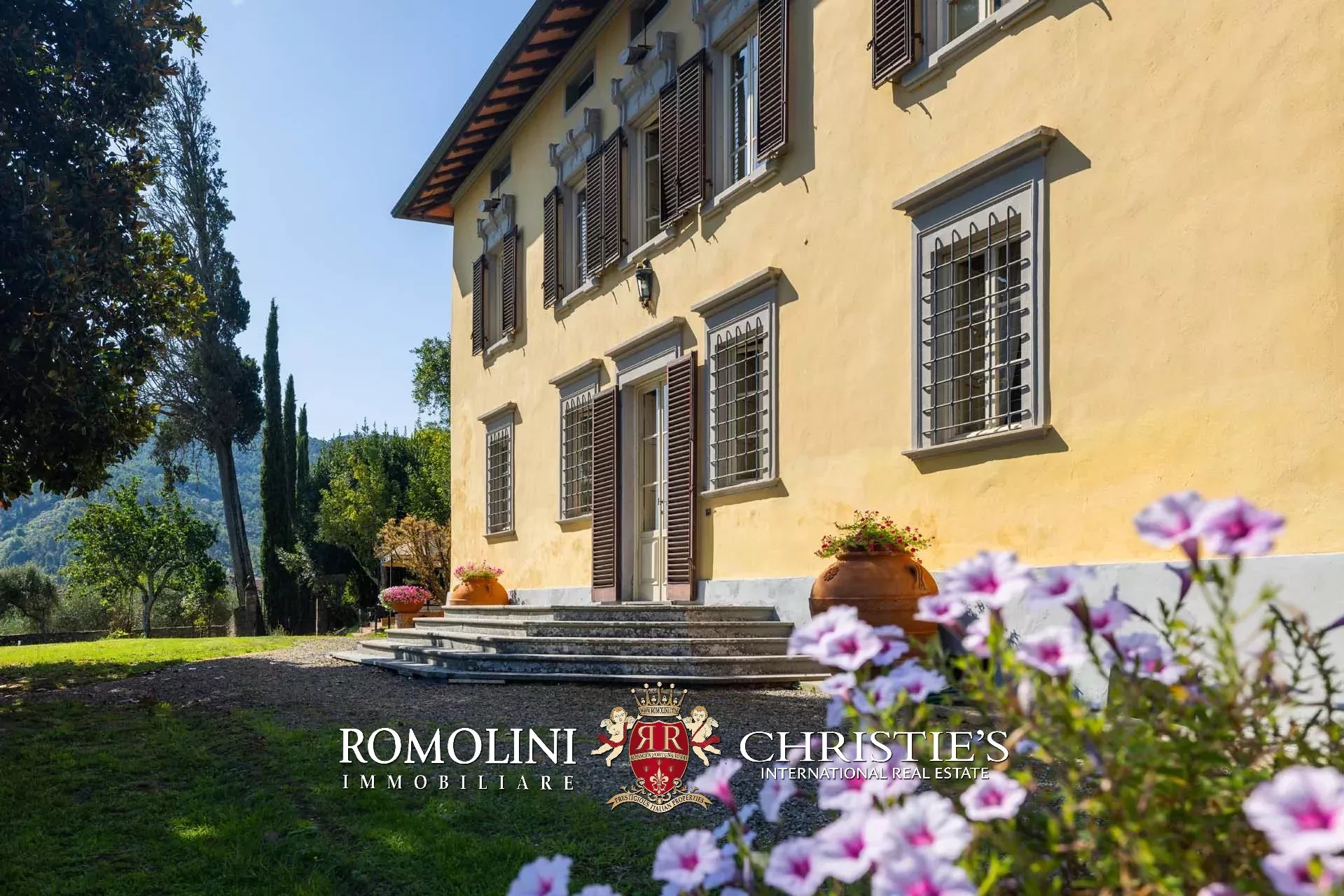 6 Bedroom Villa/Townhouse's Image 21