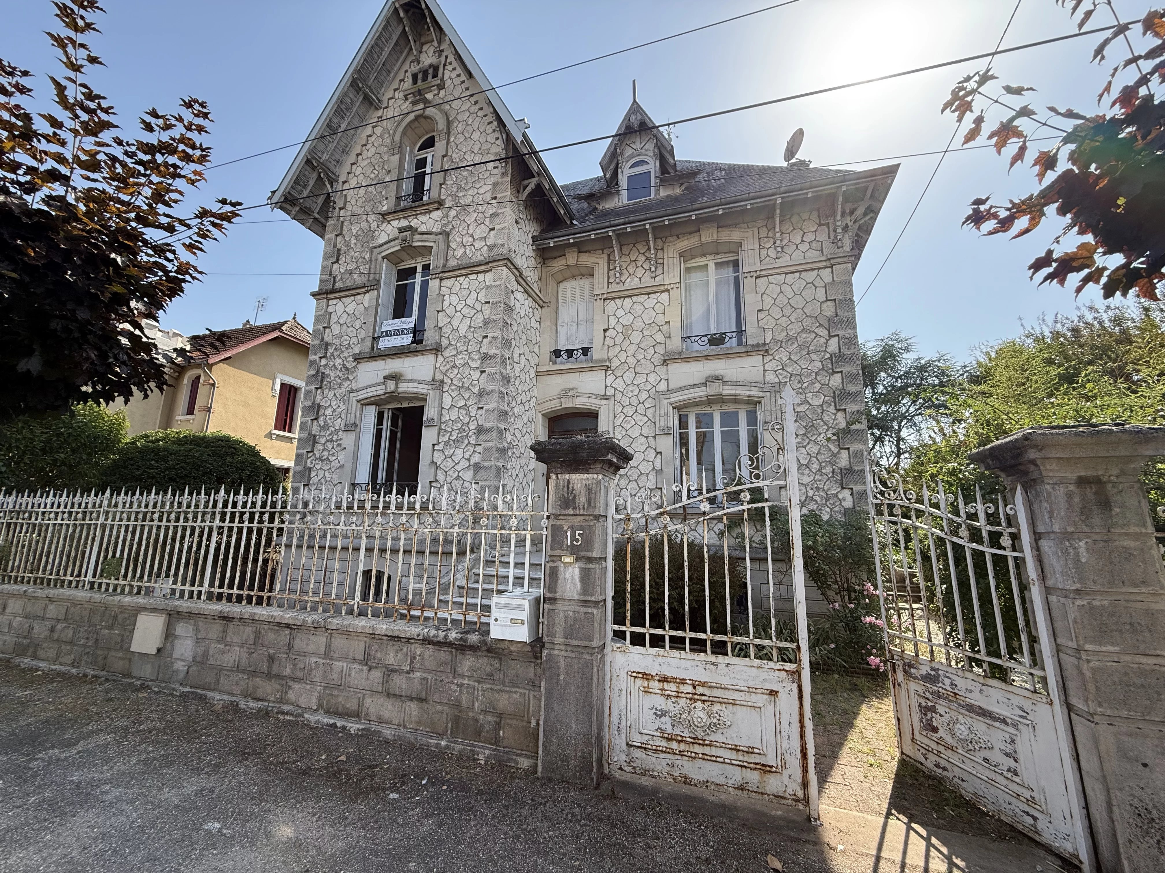 Maison de ville atypique de 5 chambres avec piscine