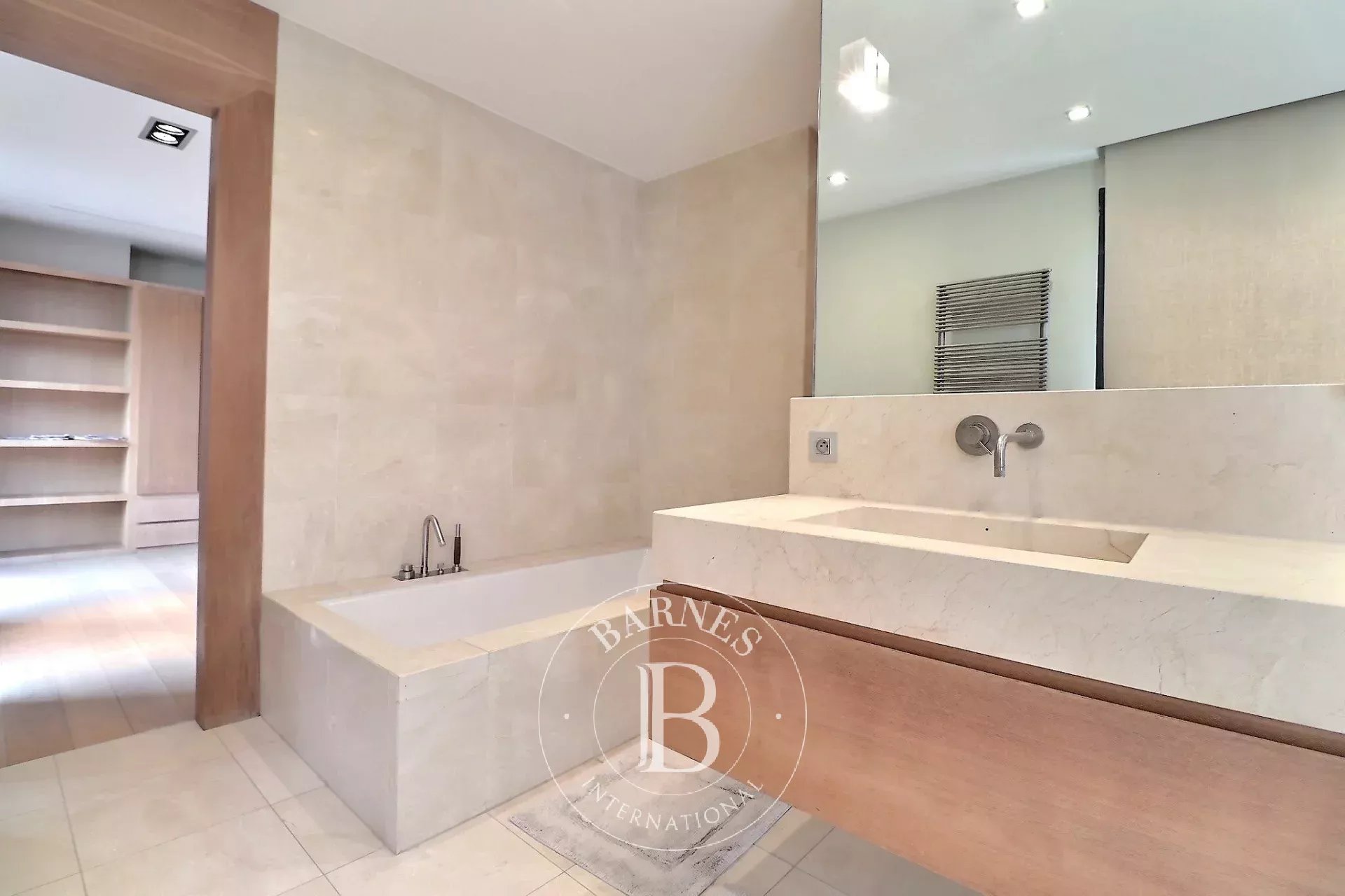 Châtelain - Town house of +/- 450m2 with 6bed + swimming pool