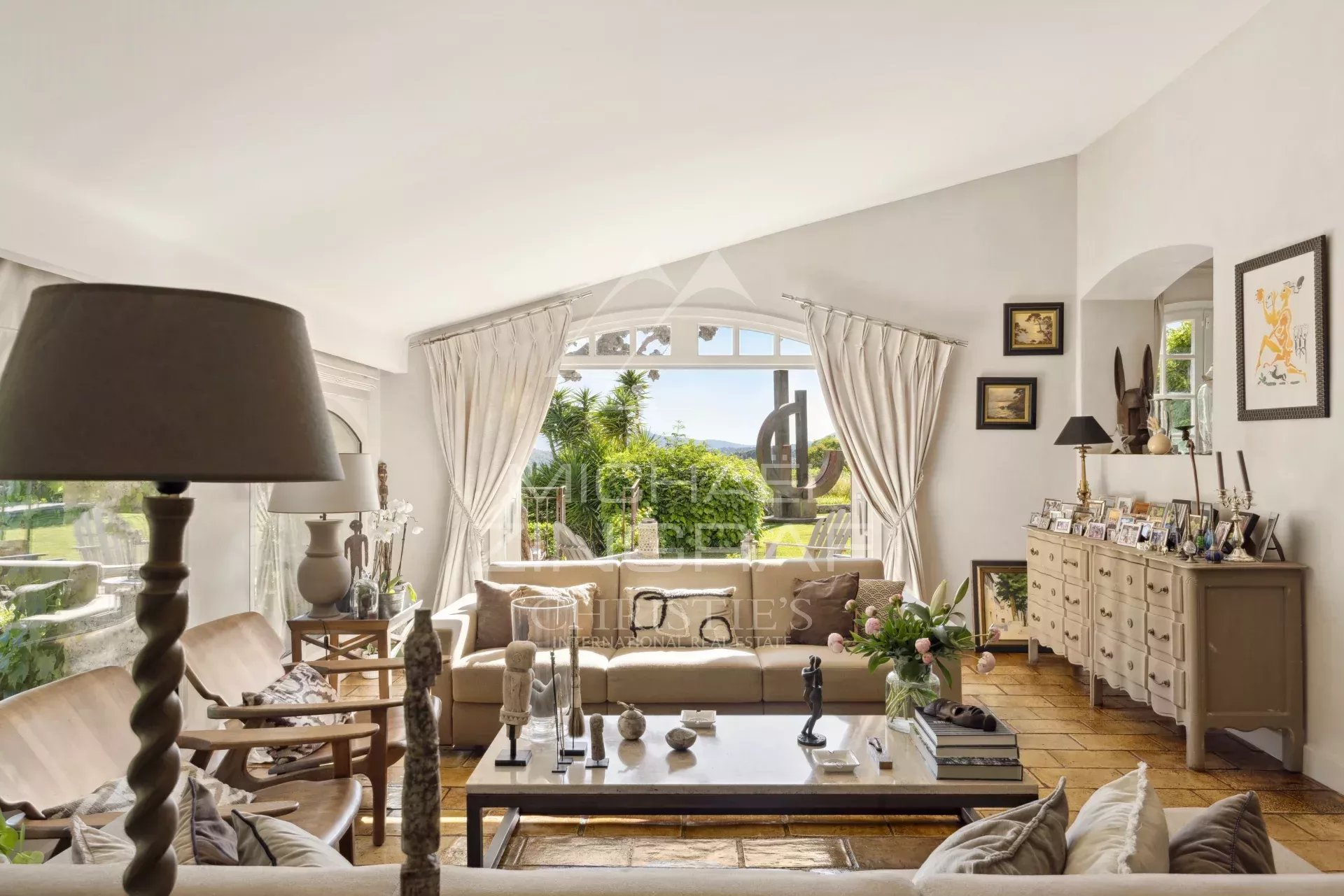 5 Bedroom Villa/Townhouse's Image 3