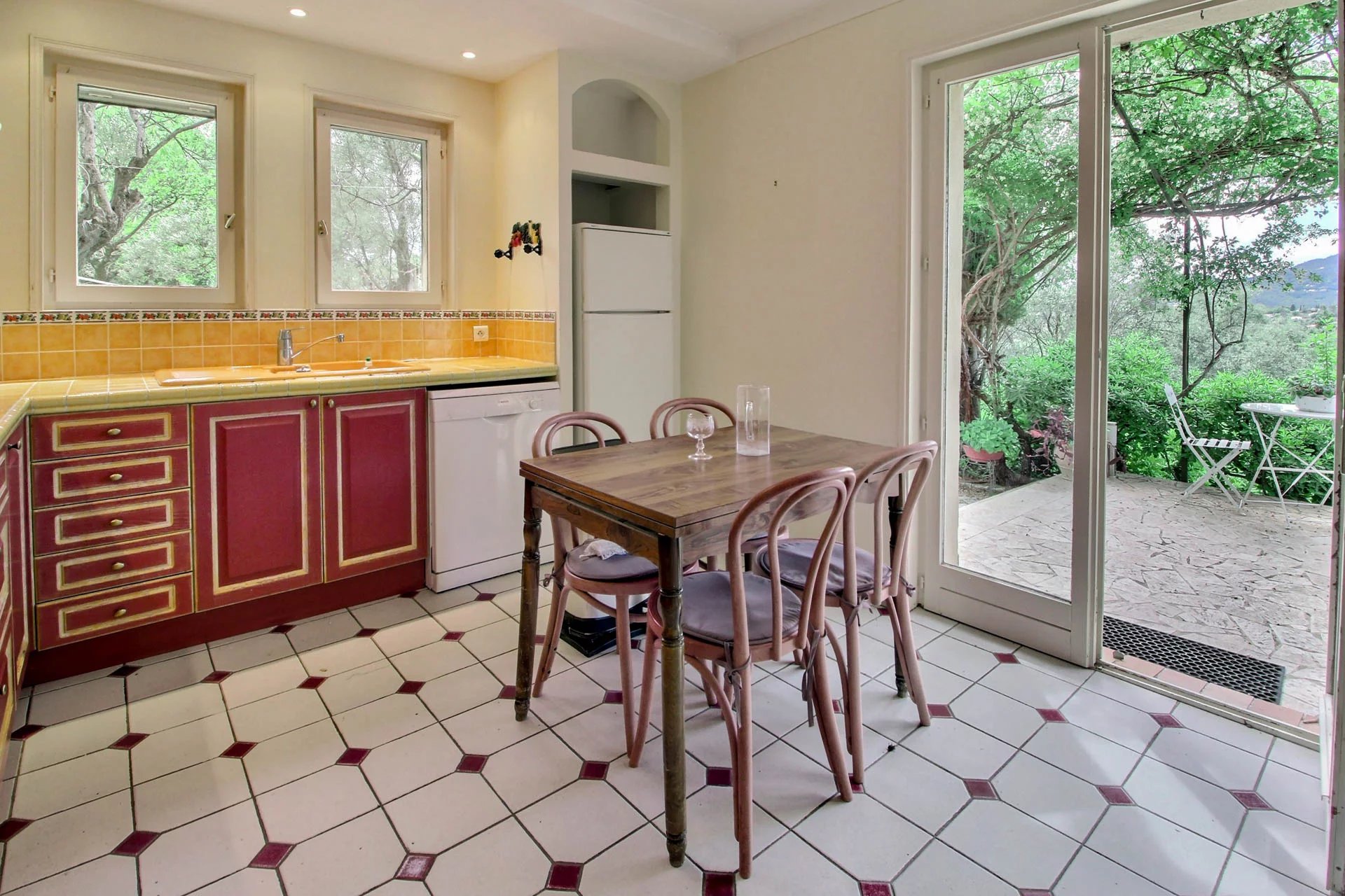 Charming 4 bedroom House with Stunning View walking distance Fayence