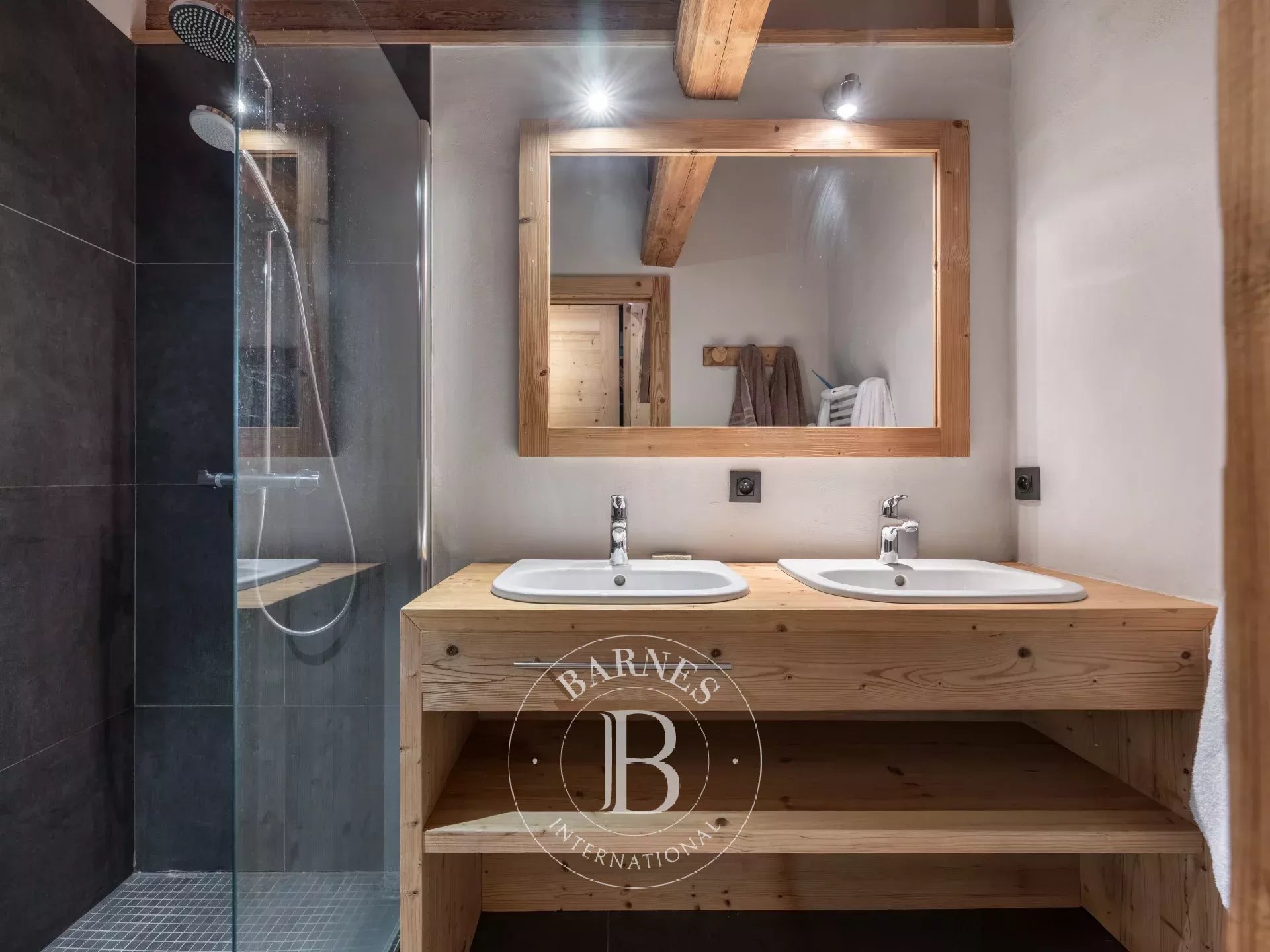 Daire Combloux - picture 12