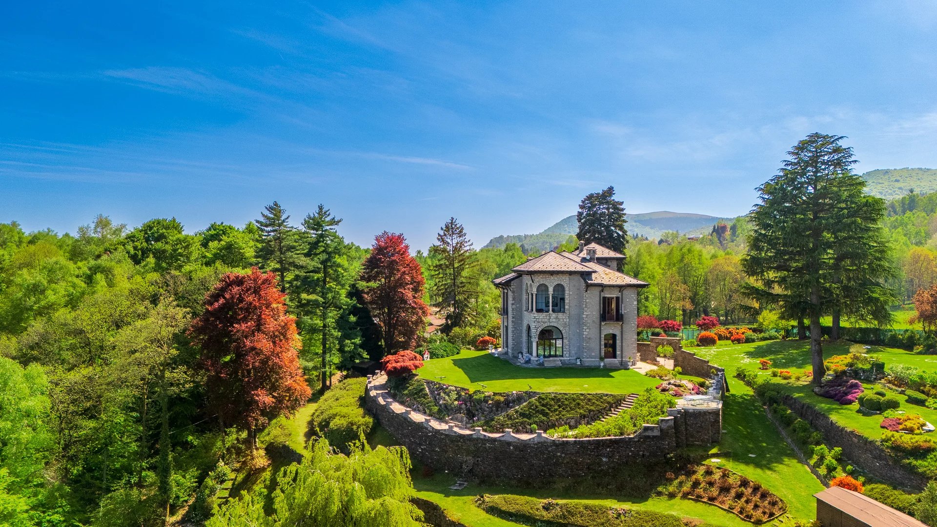 Villa panoramica d’epoca con parco privato e vista lago a Stresa