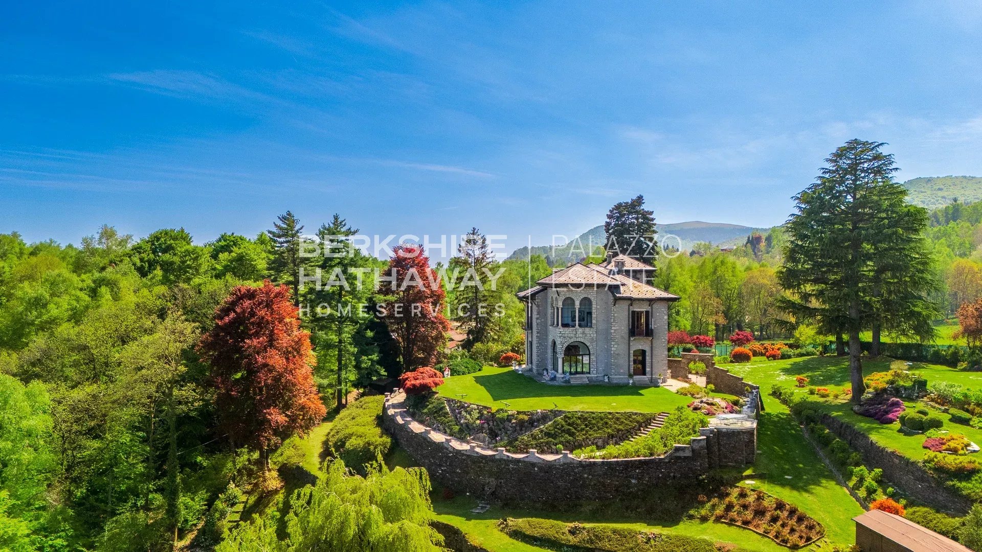 Historic Panoramic Villa with Botanical Park and Lake View