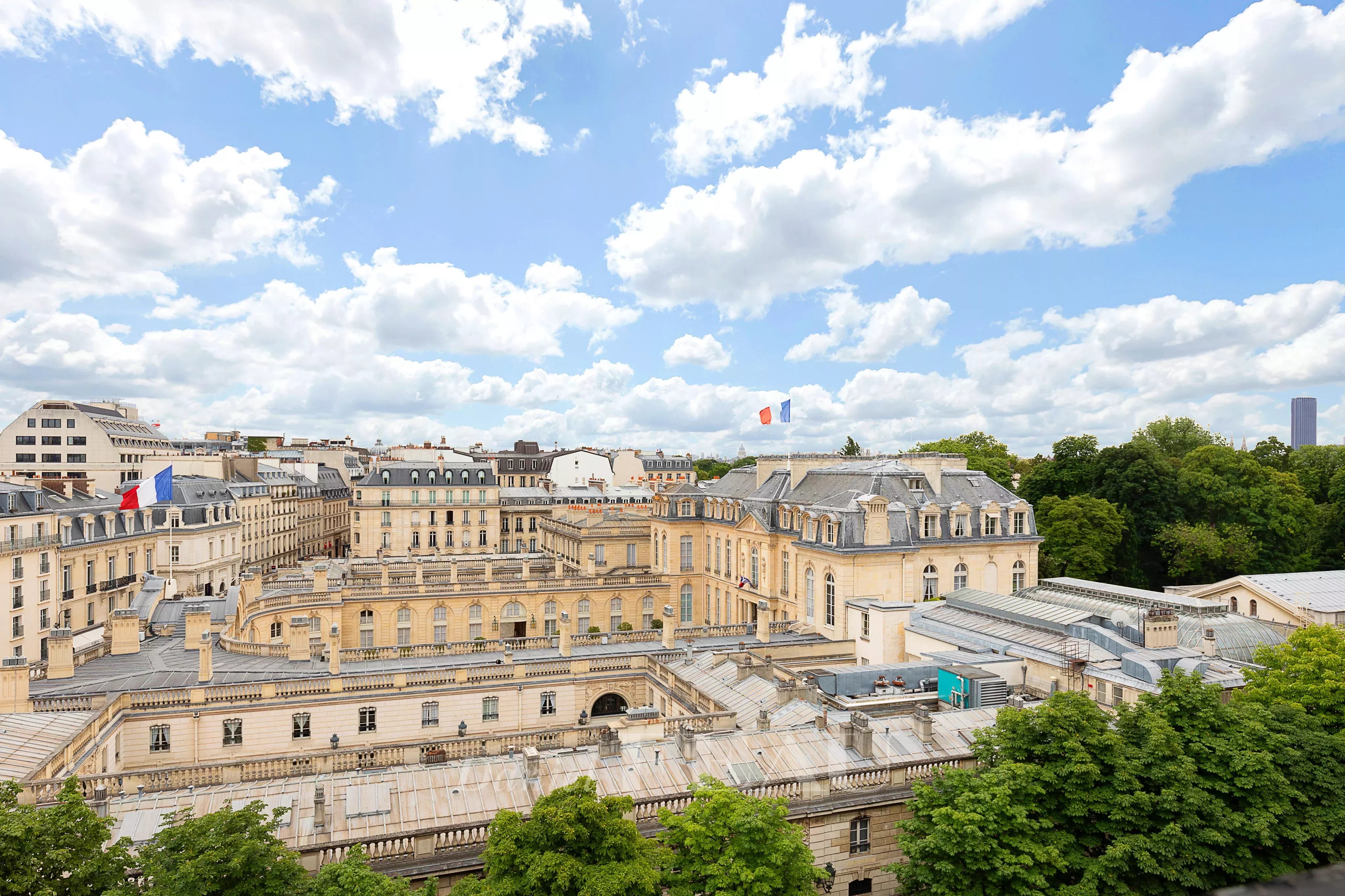 Paris 8th District – A top-floor apartment commanding a spectacular view