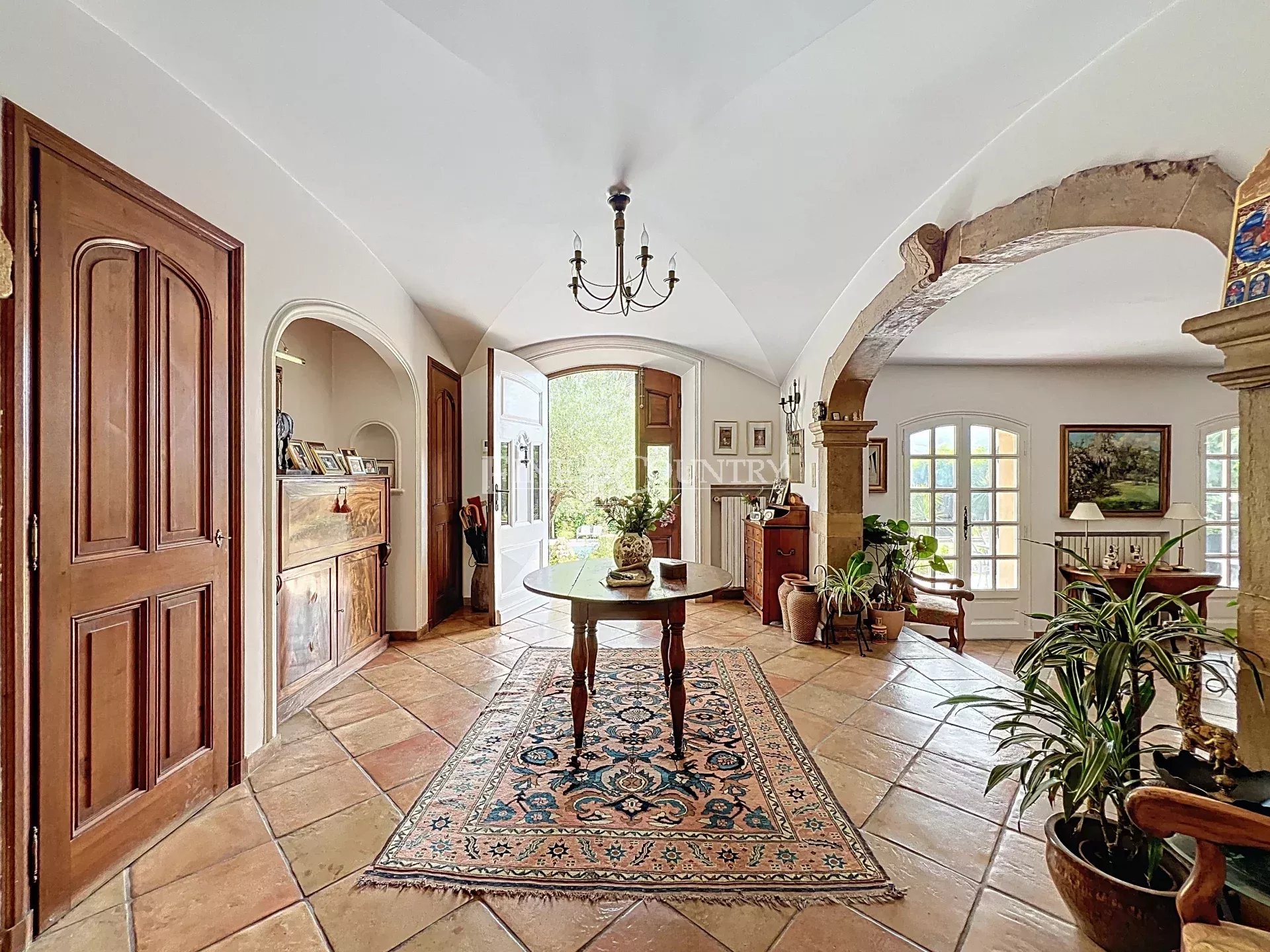 Photo of Provençal villa for sale in Auribeau-sur-Siagne