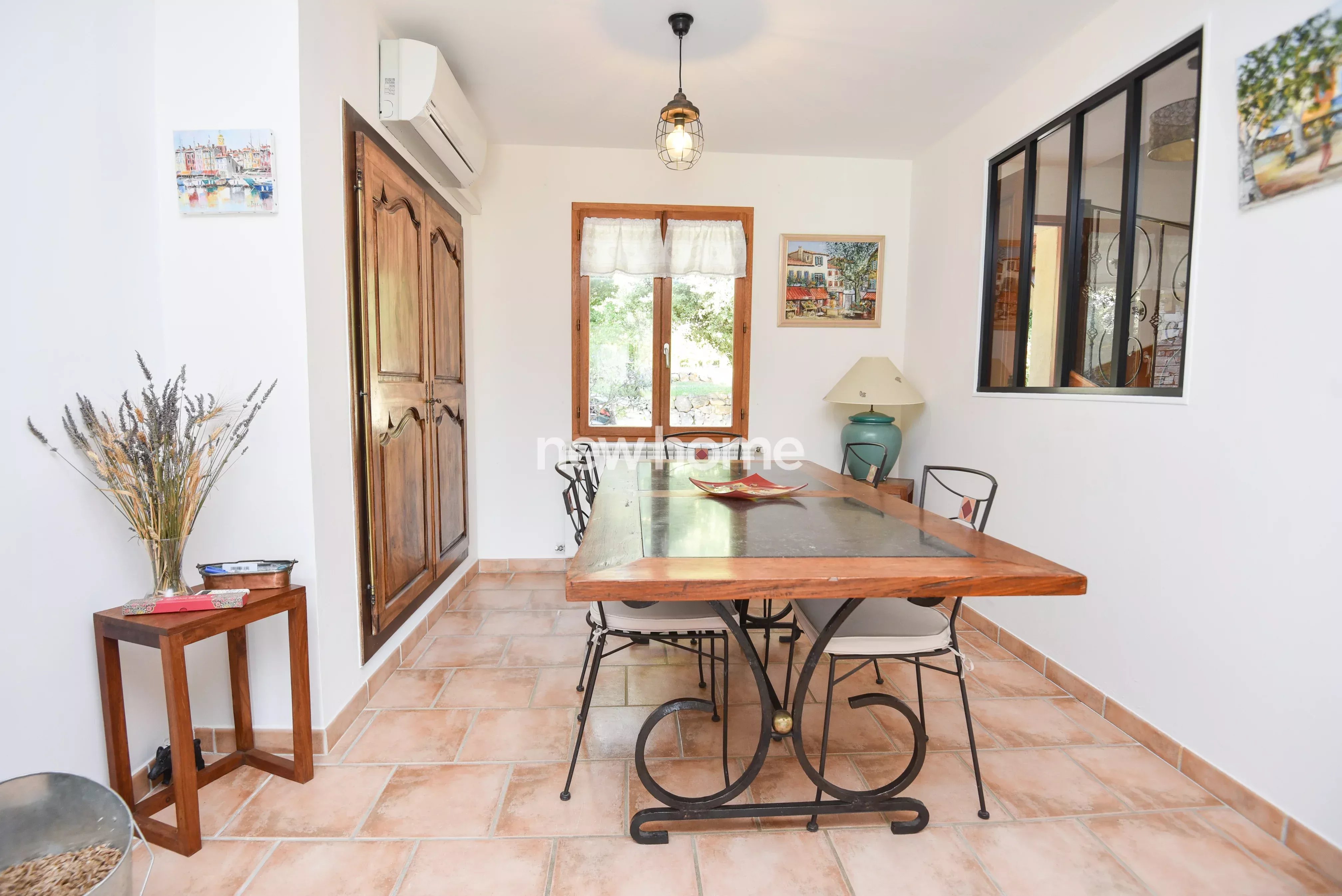 Maison tout confort avec grand jardin, garage, piscine et proximité du village