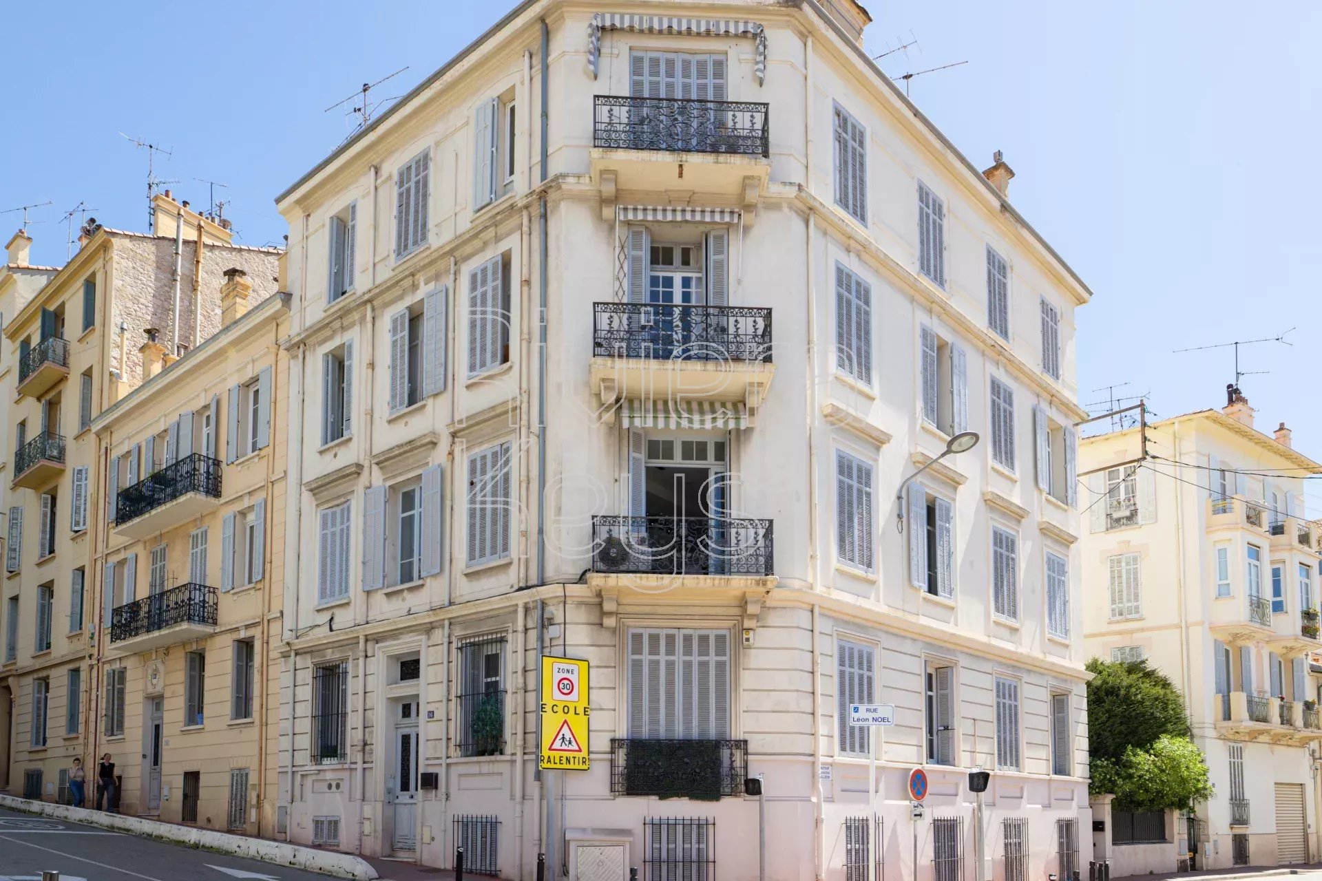 CANNES – Saint-Nicolas: 3-rumslägenhet i sekelskiftesbyggnad, gångavstånd till stranden