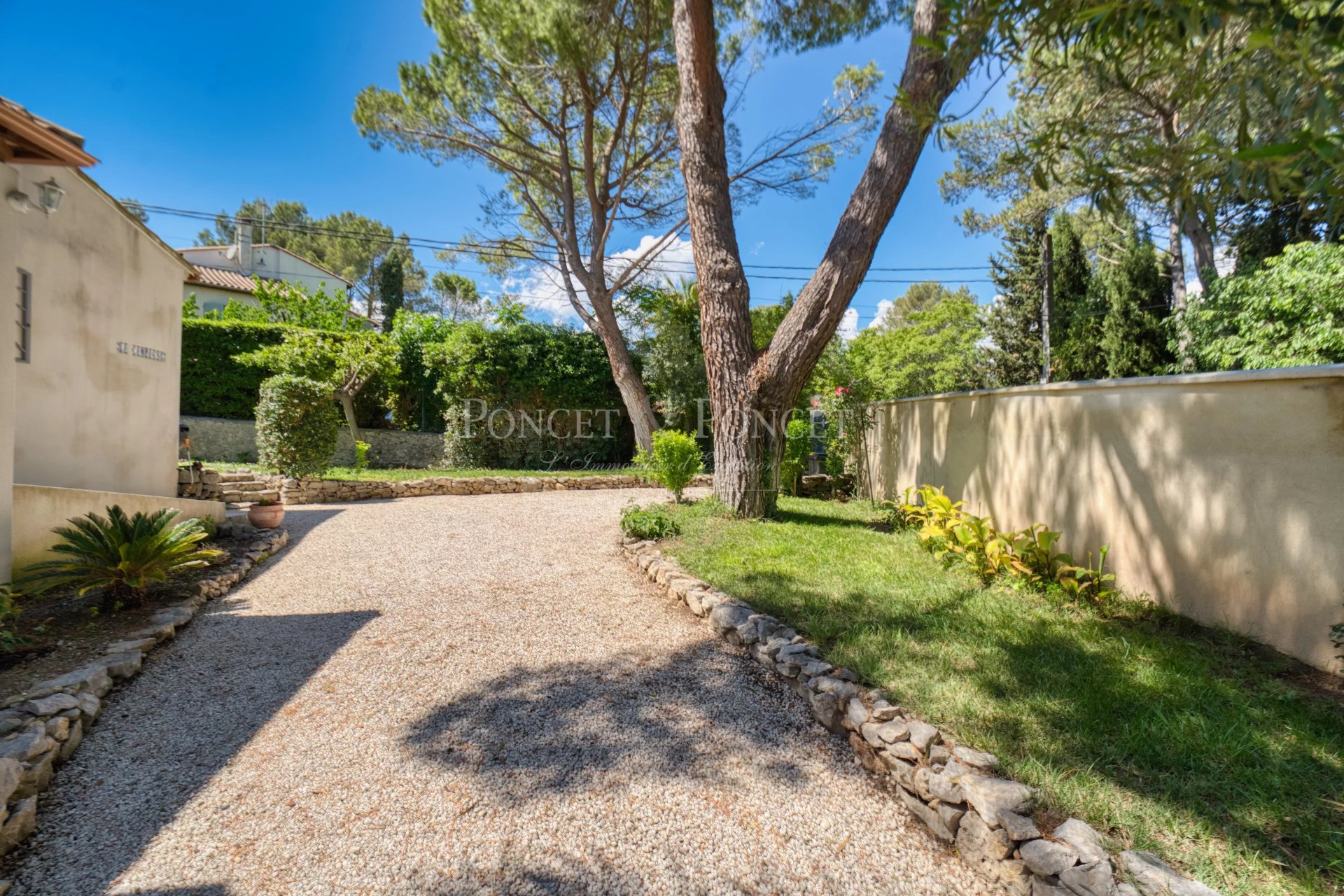 4 Bedroom Villa/Townhouse's Image 9