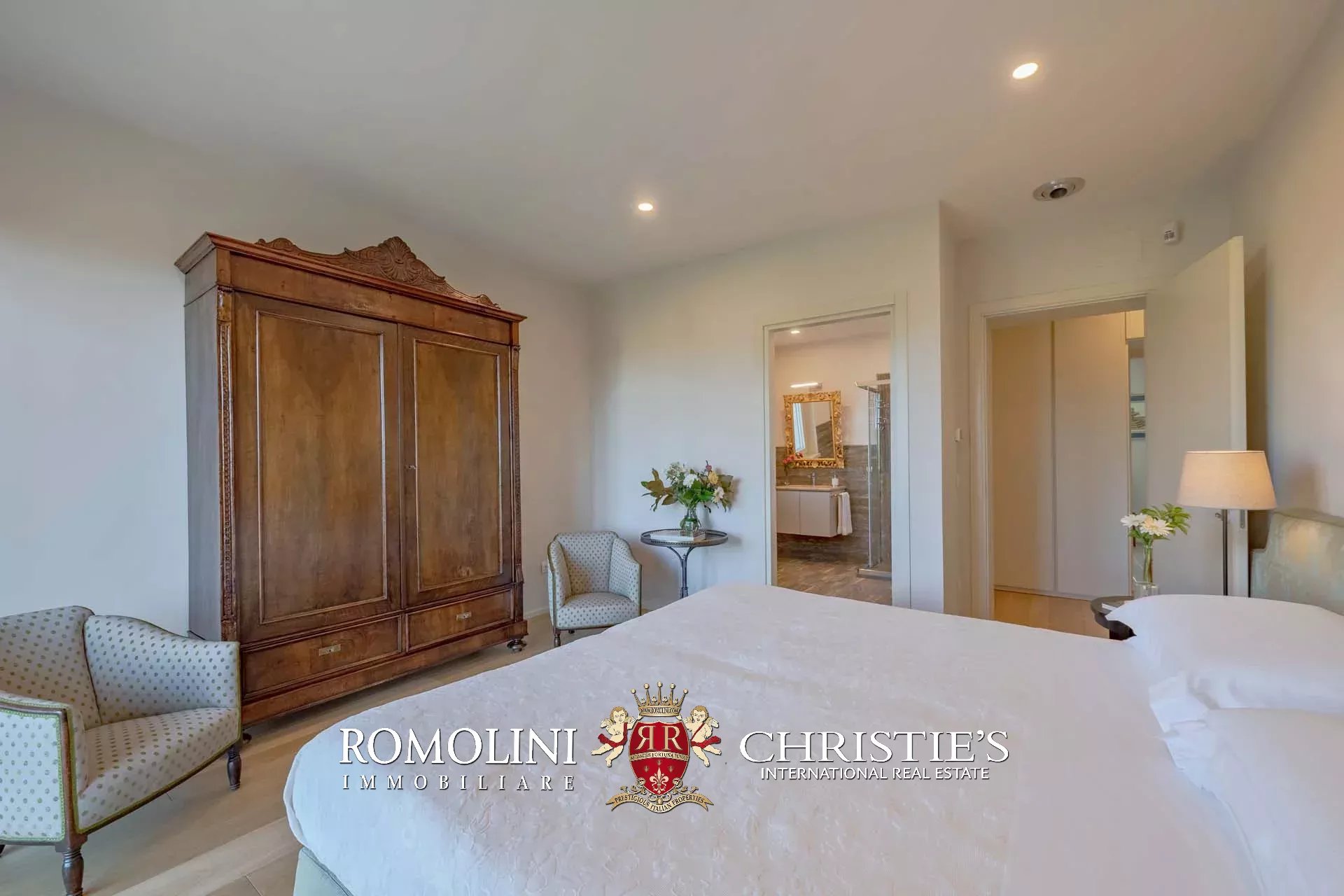 7 Bedroom Villa/Townhouse's Image 87