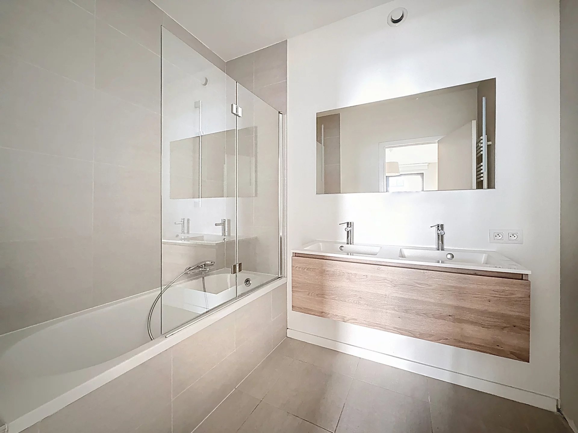 Magnificent 3-bedroom apartment with terrace