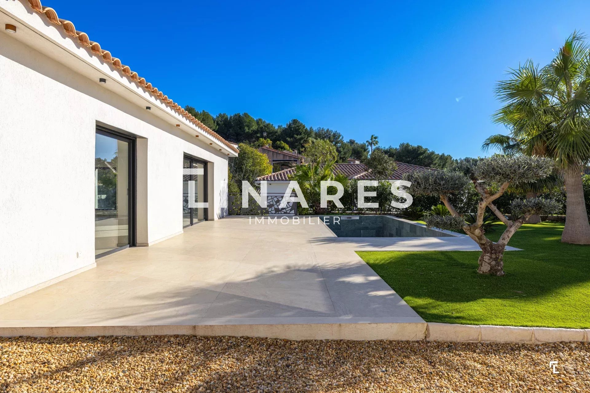 SANARY DESIGN - Villa T7 de 234m2 - Terrain 640m2 + Piscine  -  Accès plages à pied - 83110 SANARY SUR MER