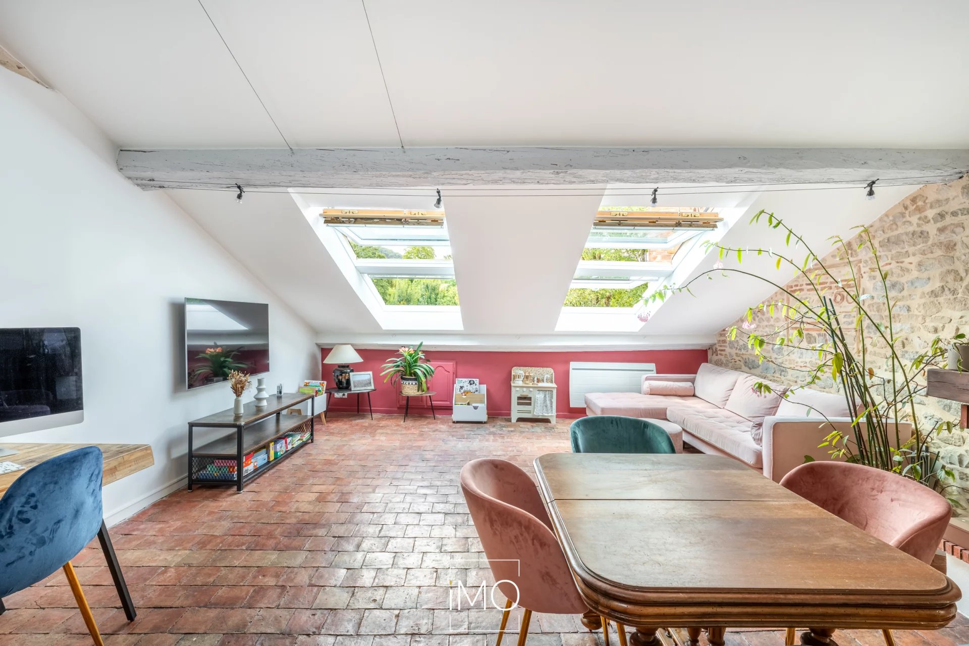 CHASSELAY (69380) – Coup de cœur ! Appartement de caractère dans un château