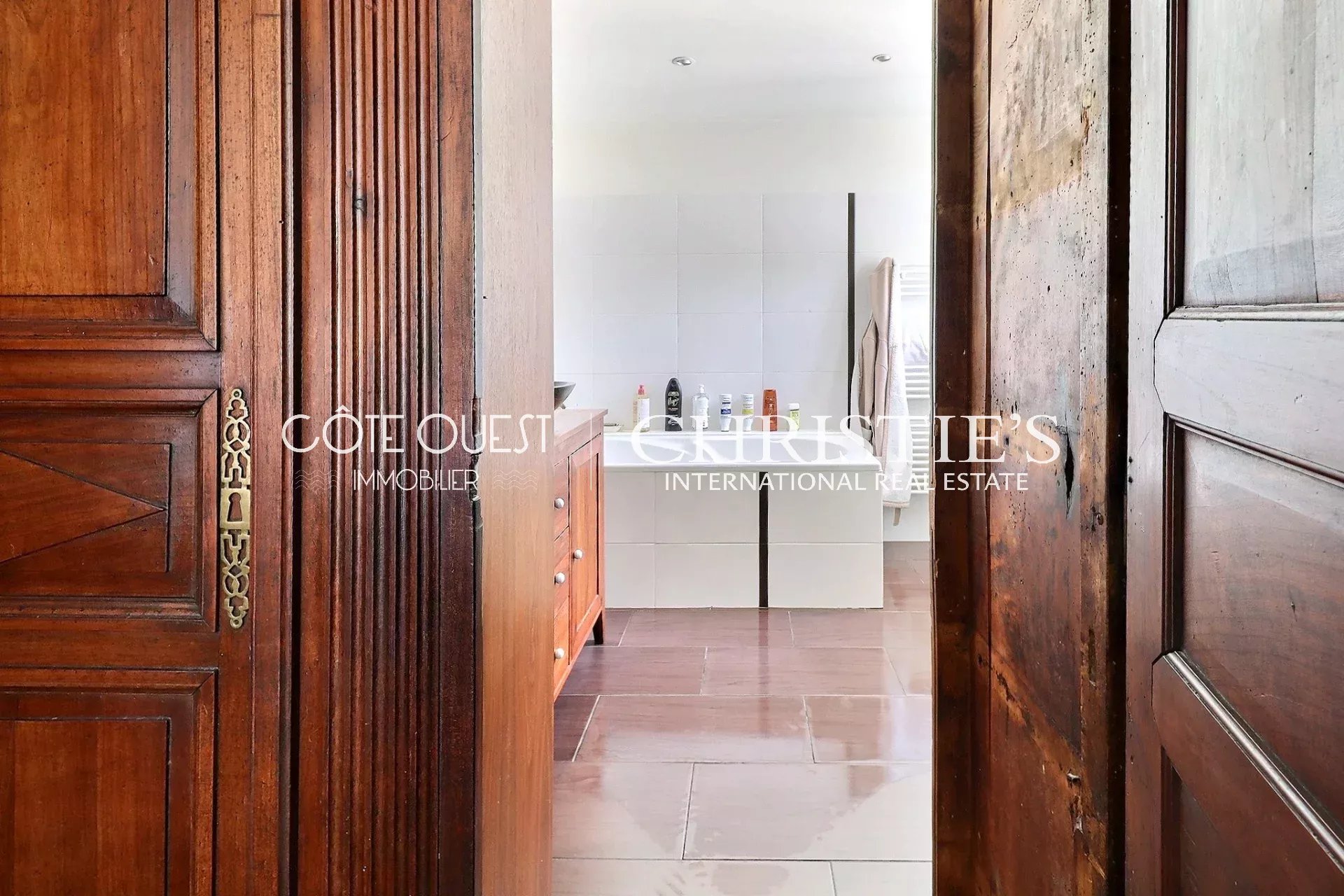 5 Bedroom Villa/Townhouse's Image 8