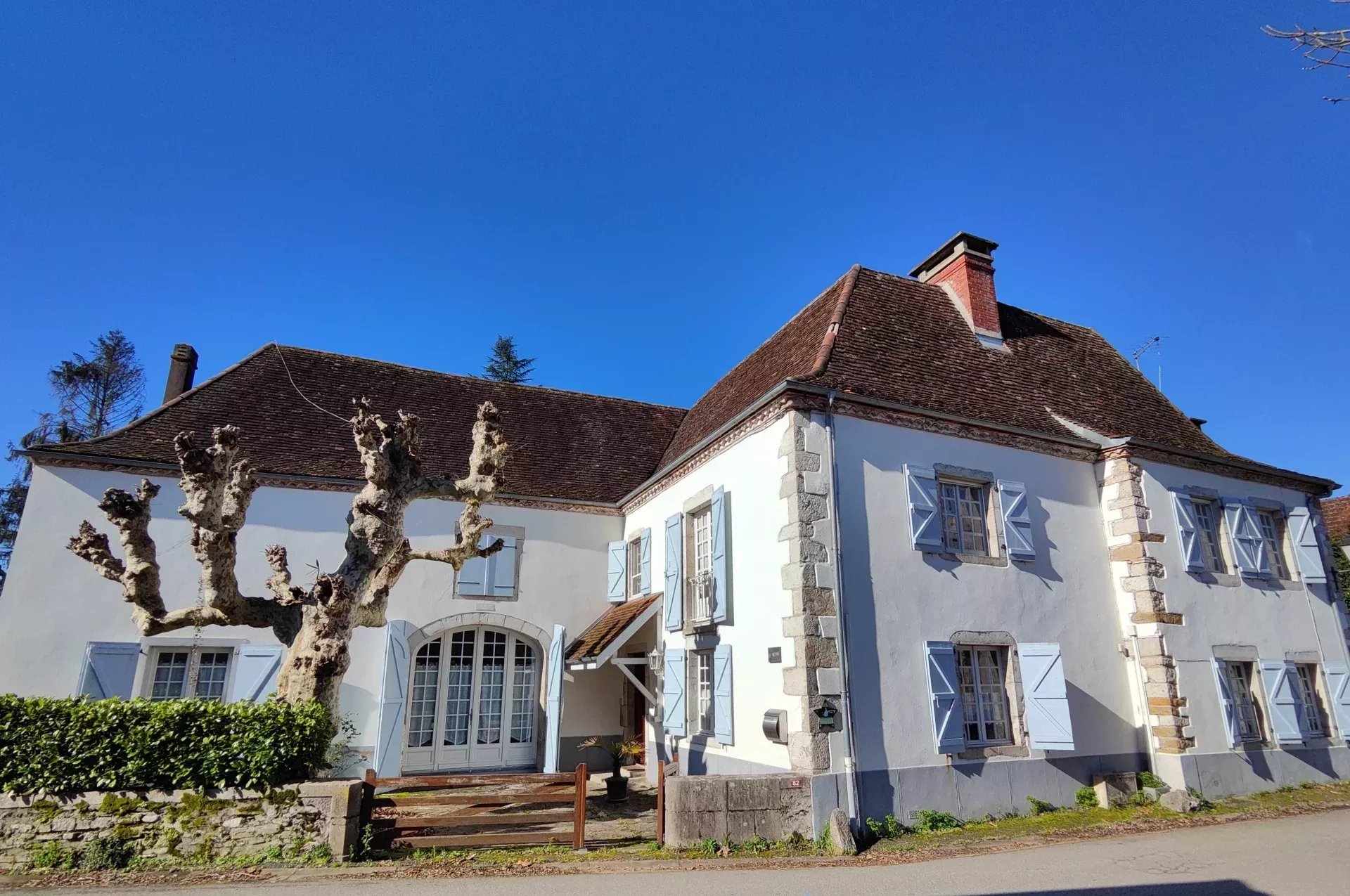 Charmante maison de village entièrement meublée avec jardin de 1700m²