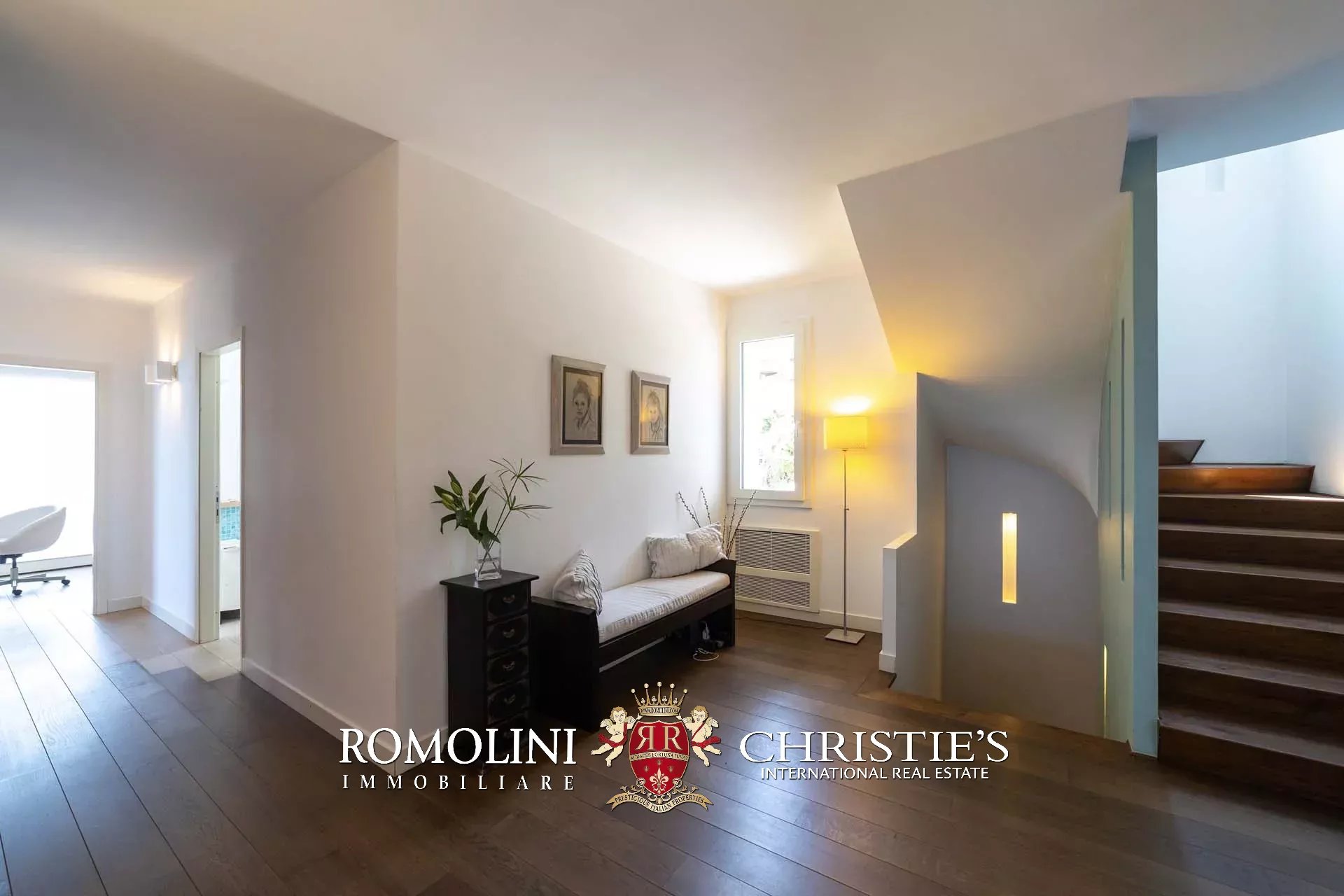 6 Bedroom Villa/Townhouse's Image 43