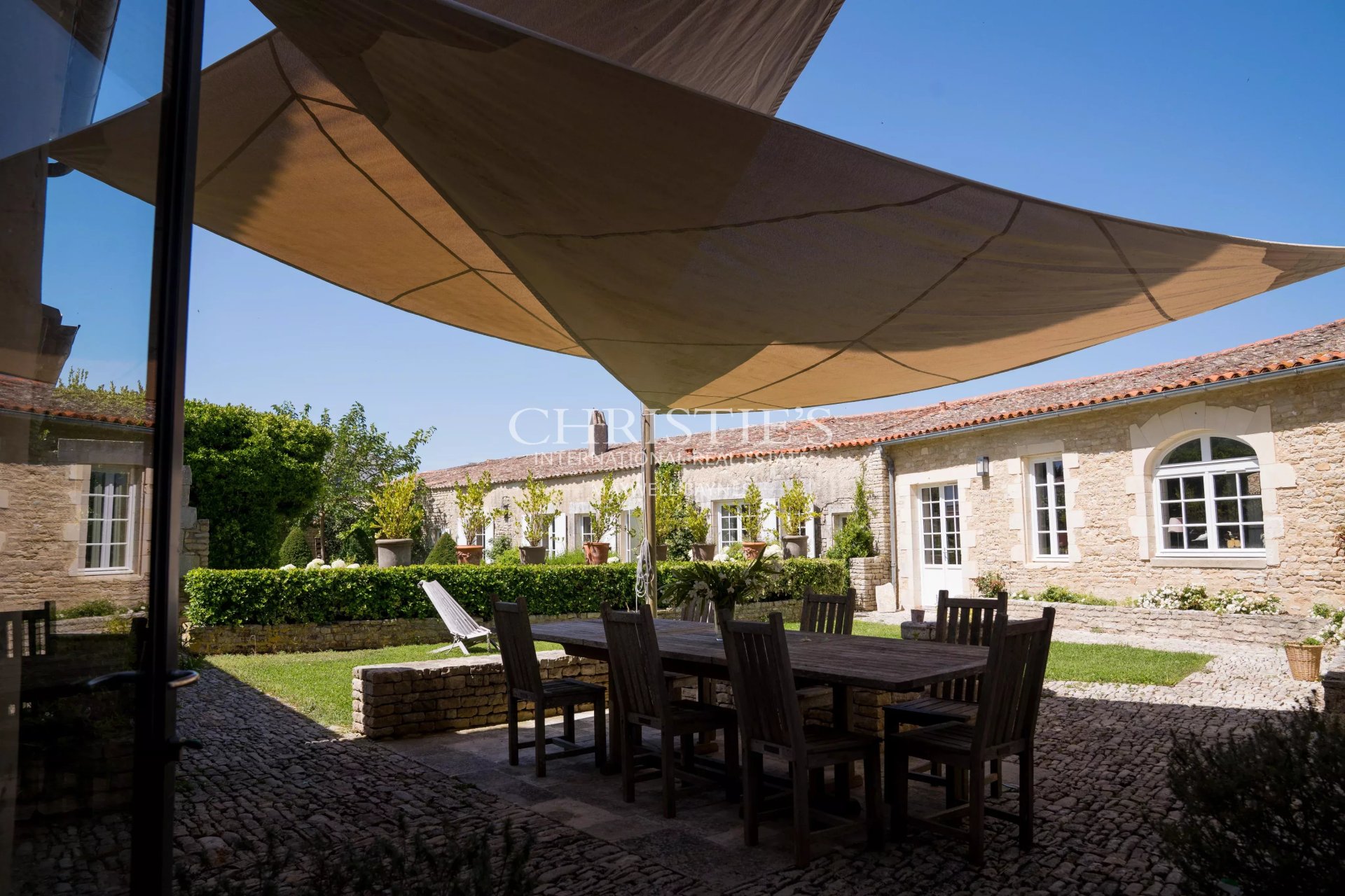 8 Bedroom Villa/Townhouse's Image 18