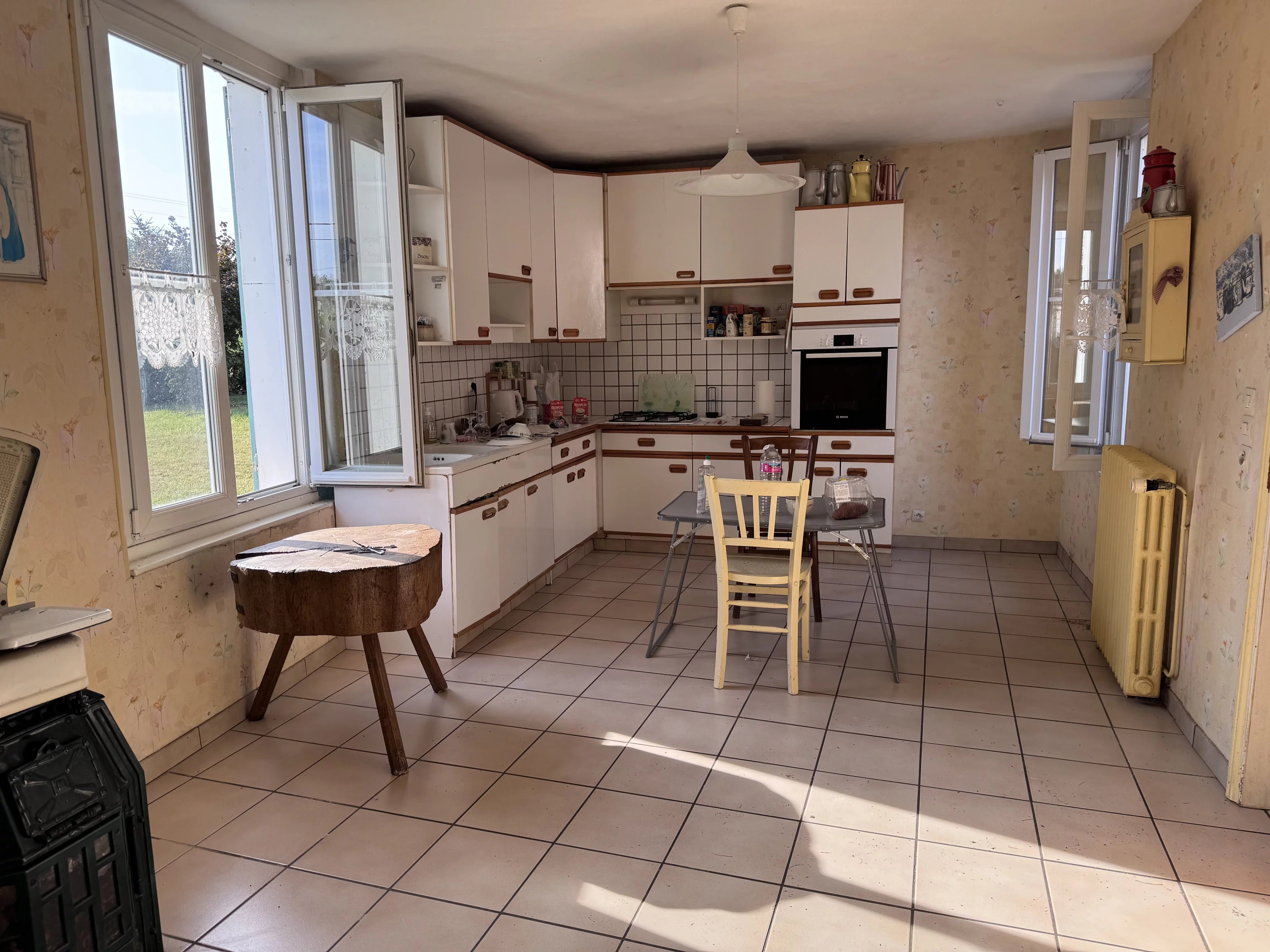 EXCLUSIVITÉ – MAISON DE PAYS SUR MAGNIFIQUE JARDIN DE 1 600 M² – 3 CHAMBRES — photo 3