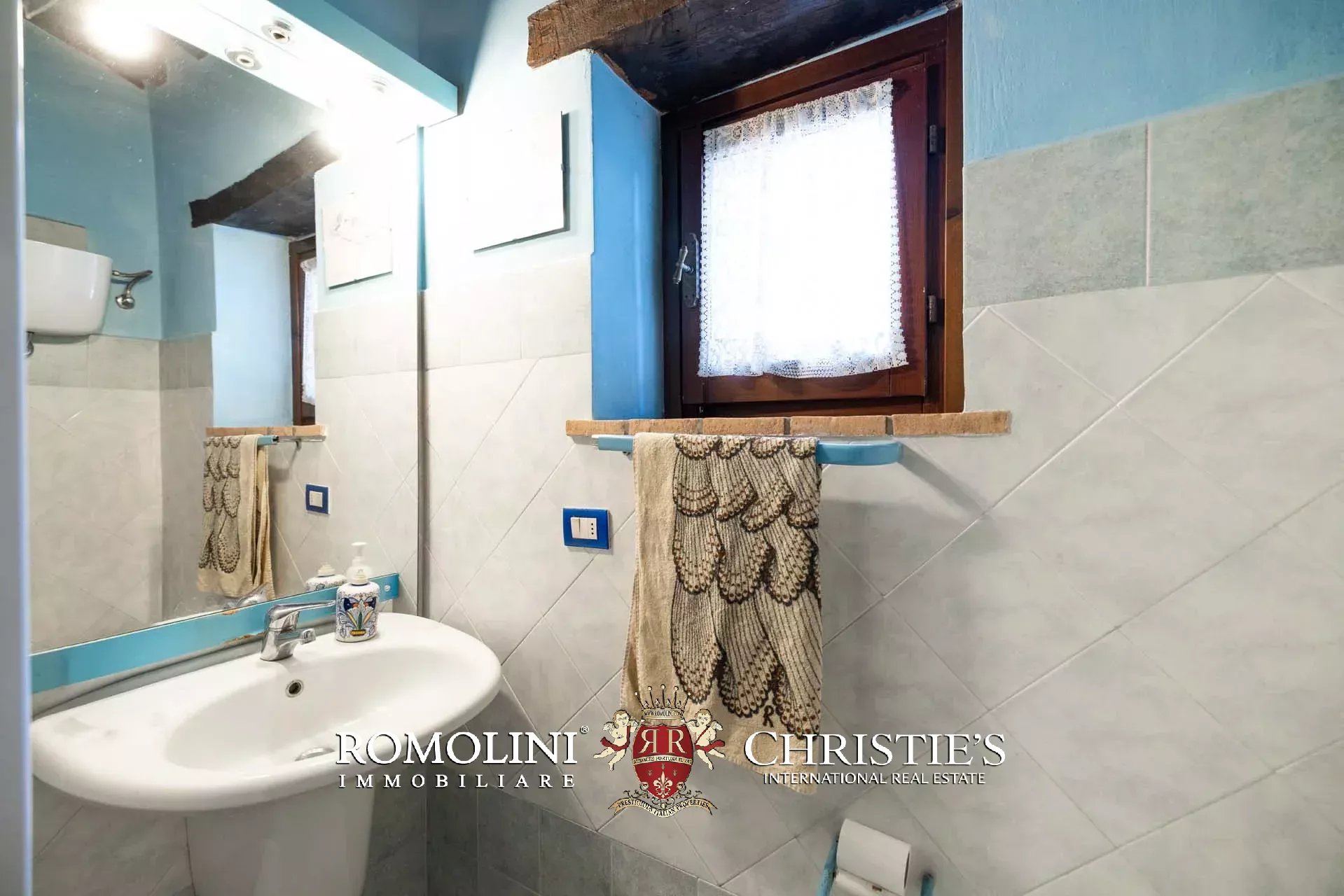 6 Bedroom Villa/Townhouse's Image 44